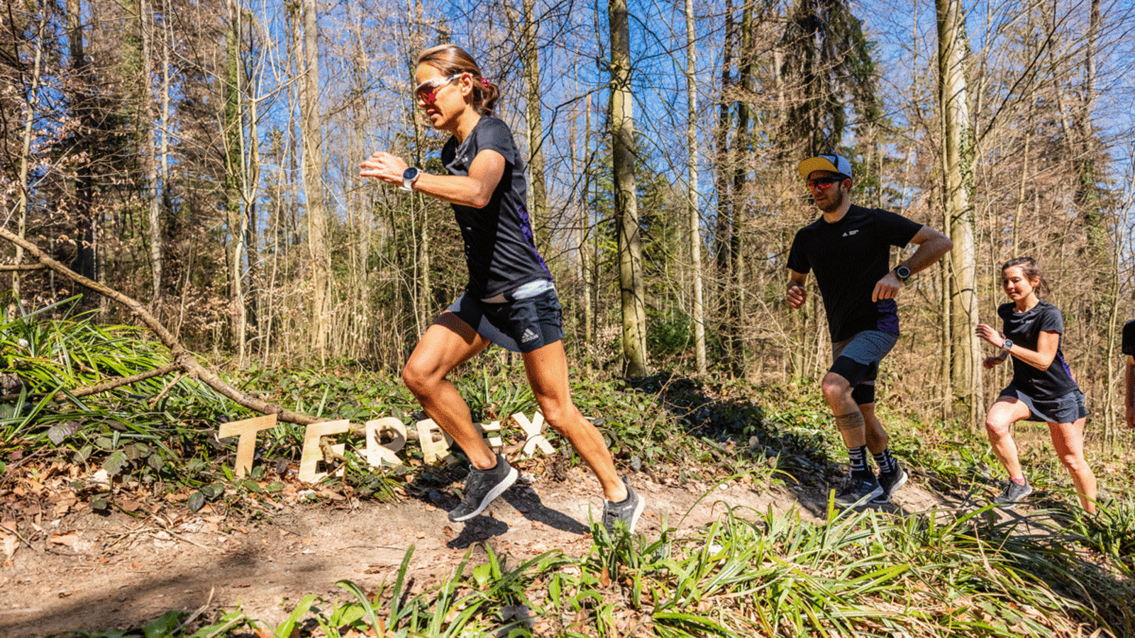 Die adidas-terrex-Athletin Jasmin Nunige führt die Trailrunner auf den Uetliberg