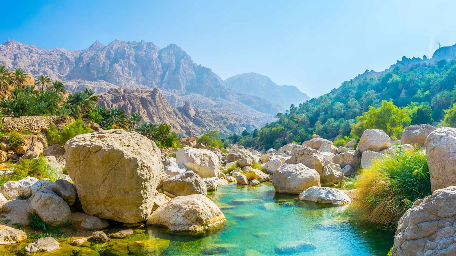 Eine Lagune im Wadi Tiwi Oman