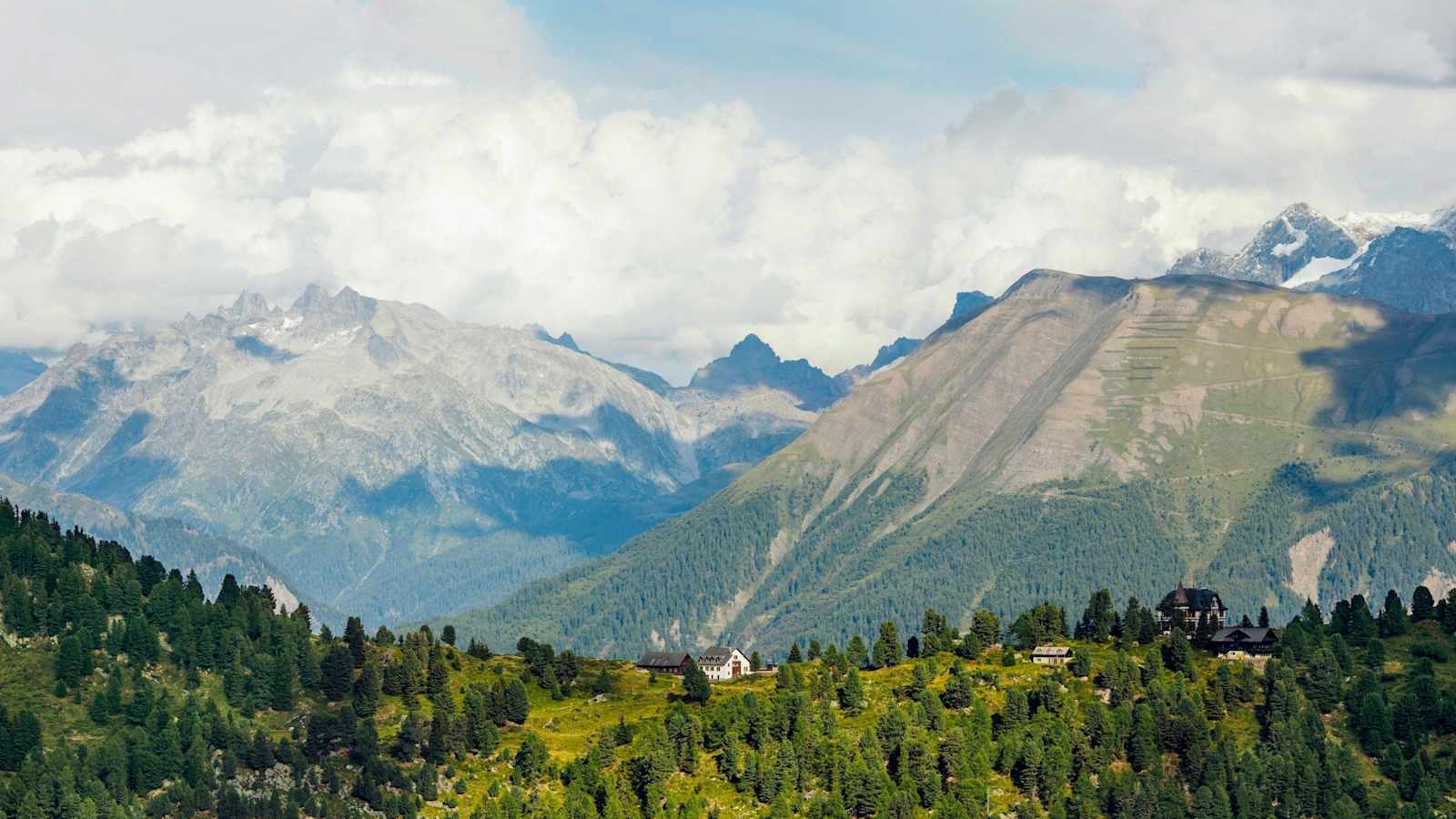 Ausblick auf die Berglandschaft.