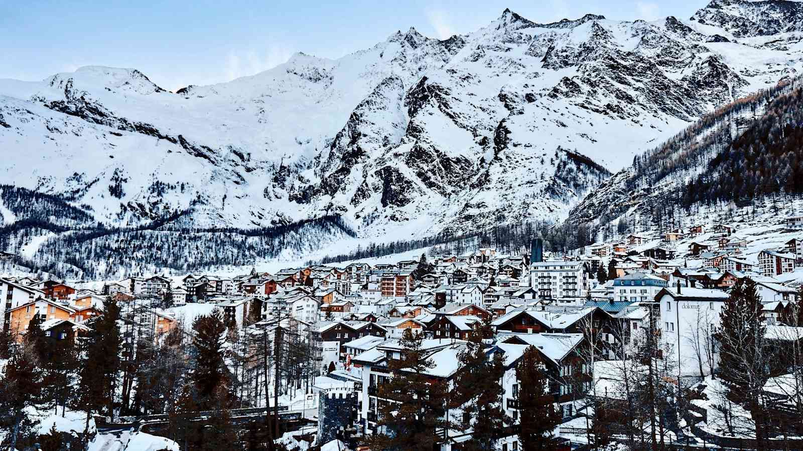 Blick auf das tiefwinterliche Saas-Fee.