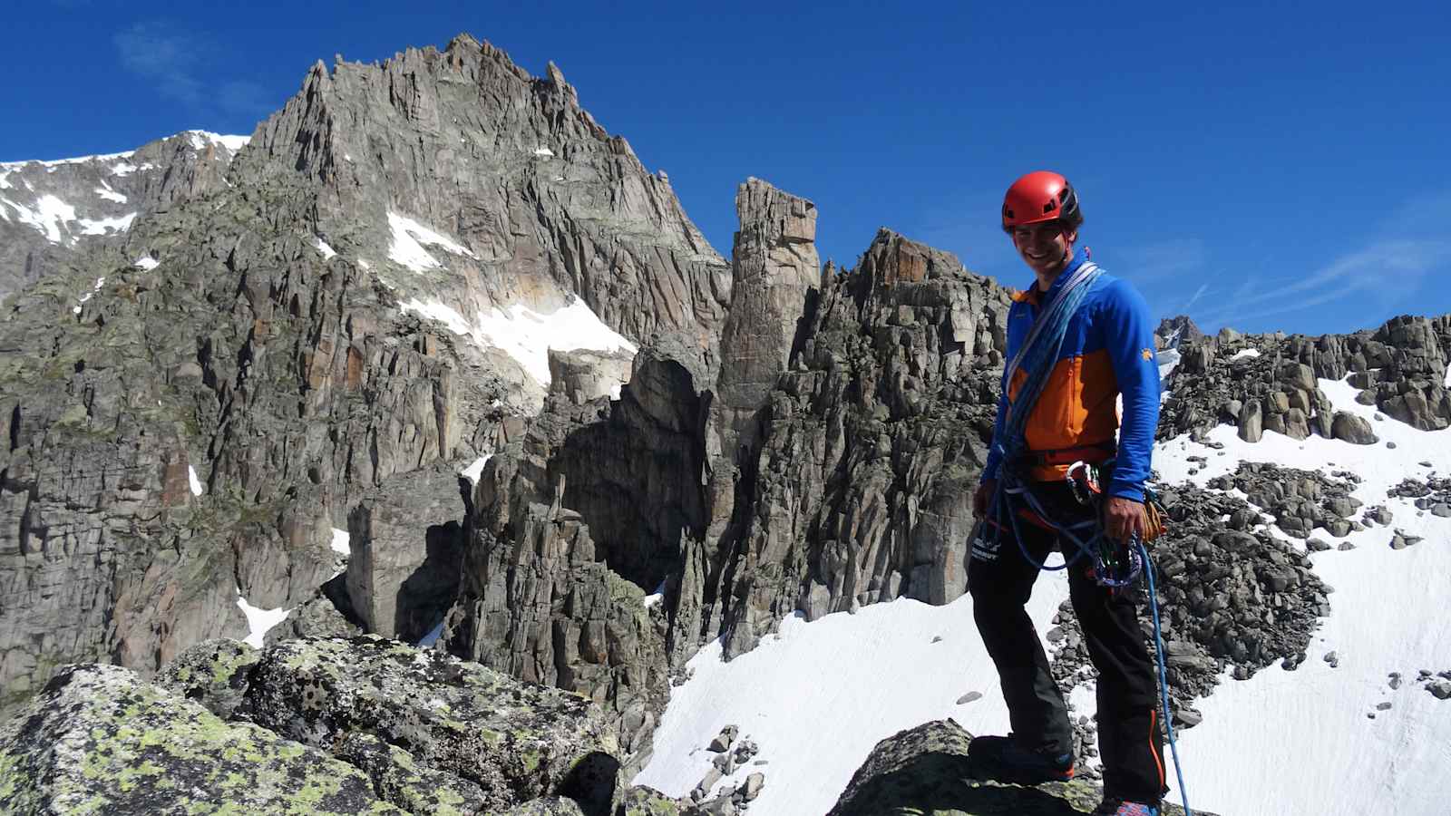 Andrin Lingg im Furka-Massiv mit Blick auf das Gross Bielenhorn