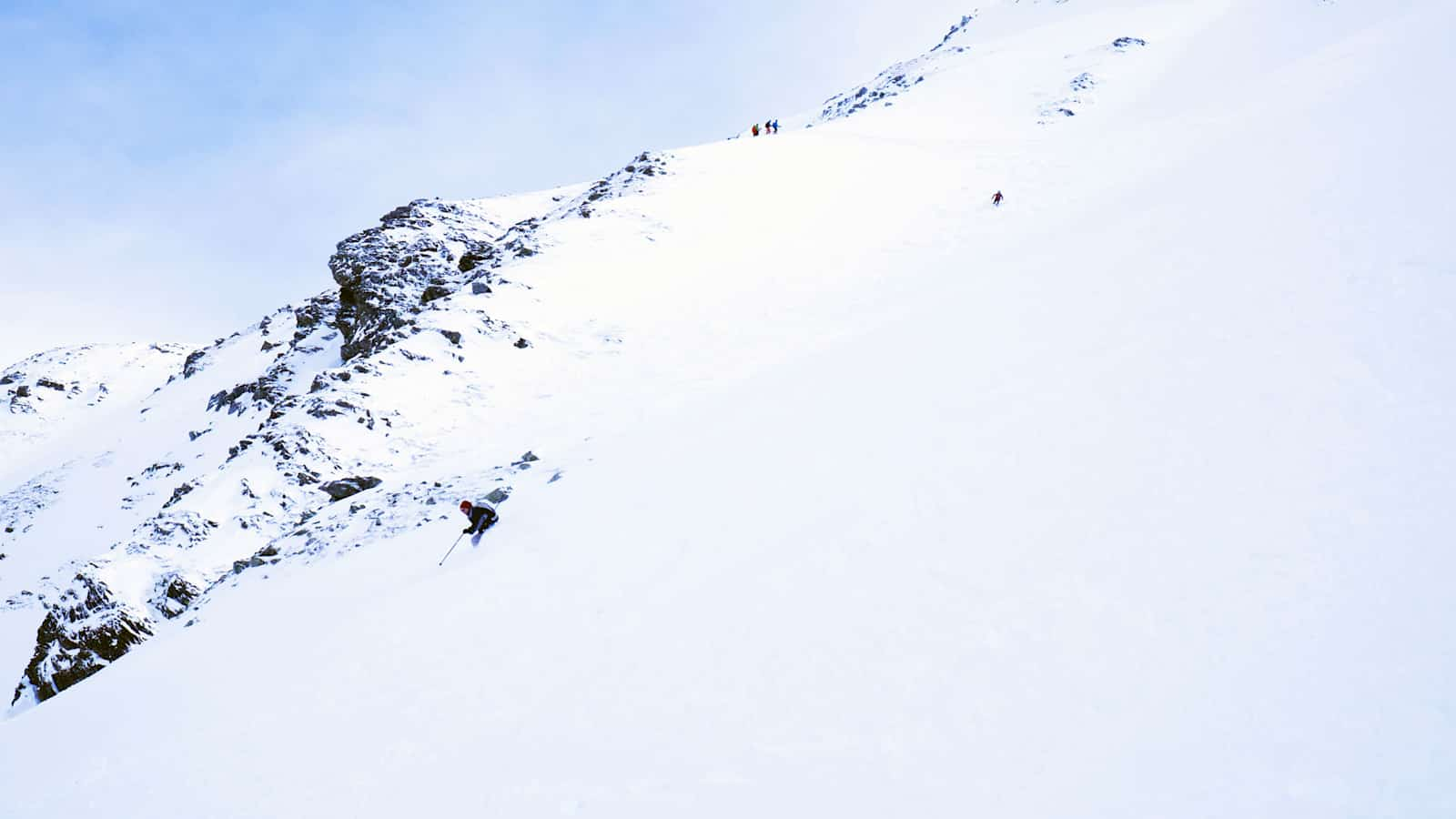 Abfahrt im Gelände am Arlberg