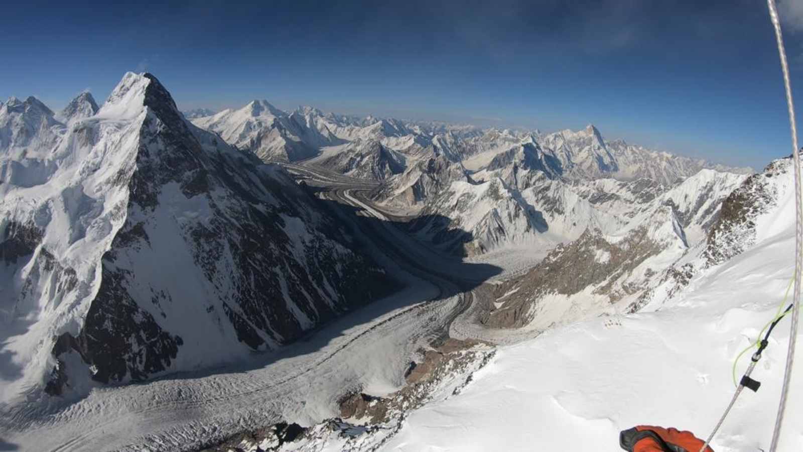 Max' Aussicht aus dem Gleitschirm auf den Baltoro-Gletscher