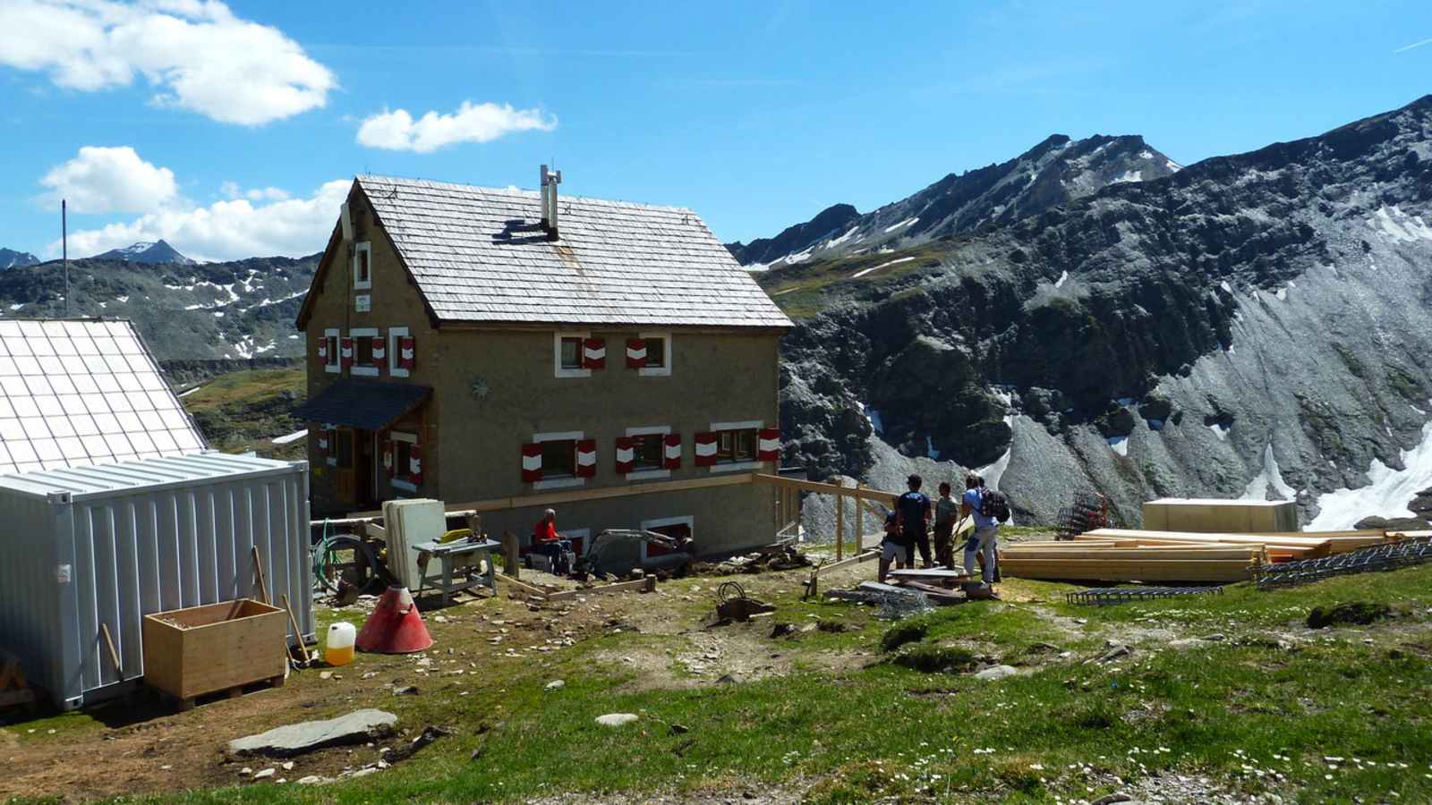 Baustart auf der Salmhütte in Kärnten: Baggerarbeiten