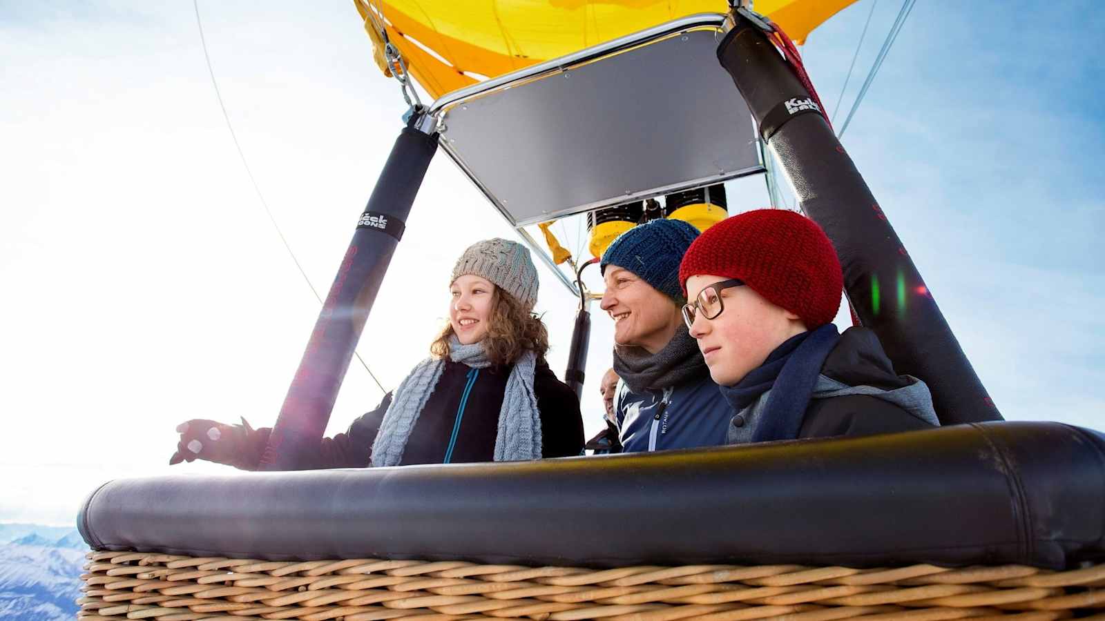 Eine Familie im Heißluftballon