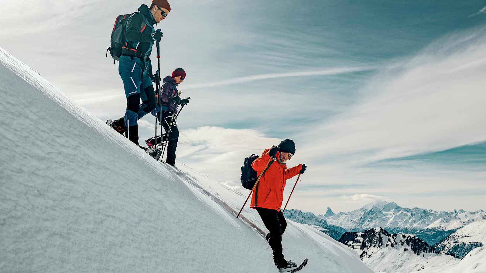 Steile Hänge wechseln sich in der Aletsch Arena mit malerischen Wegen ab.