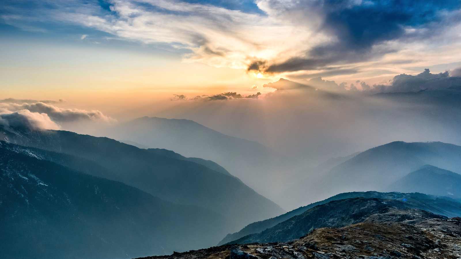 Berge im Sonnenlicht