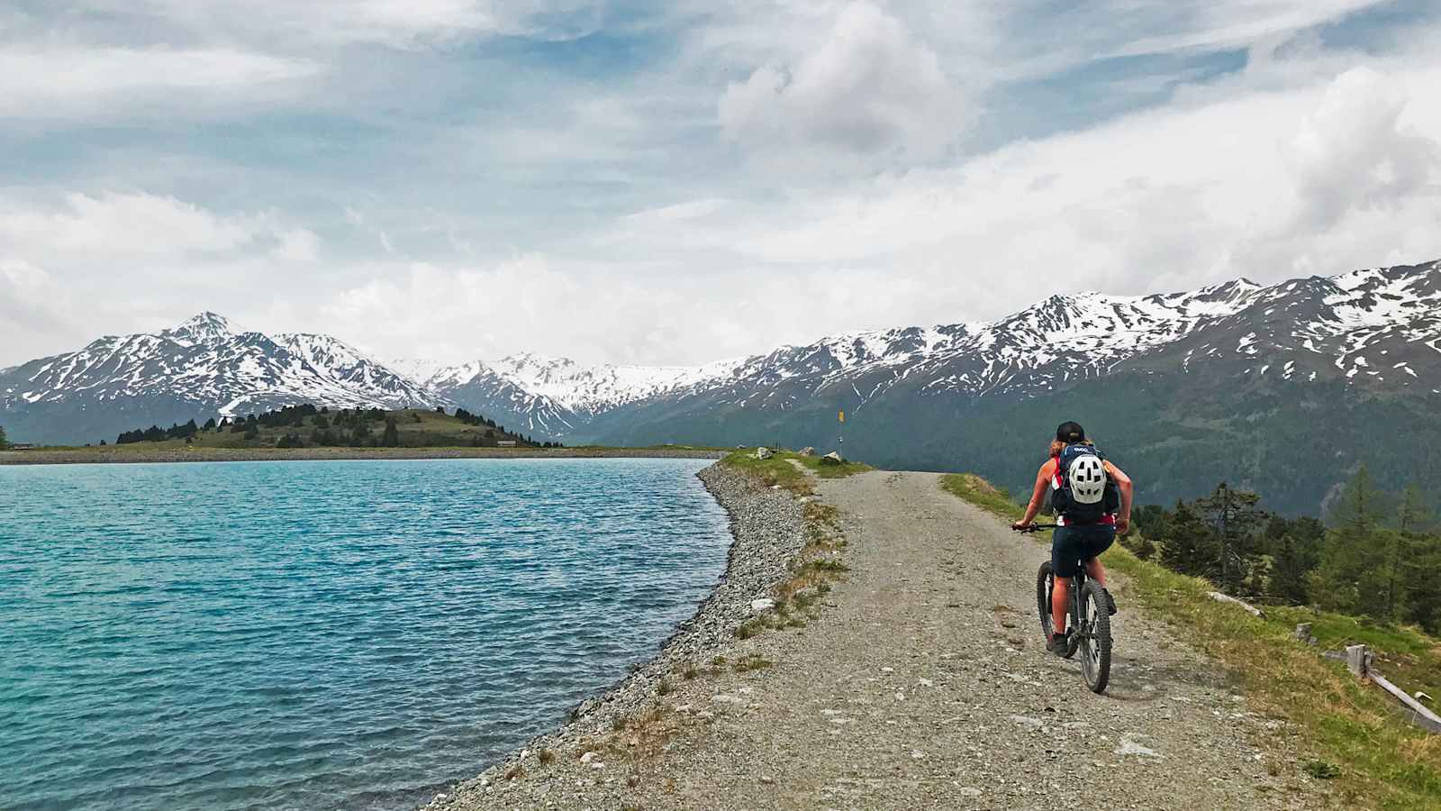 Am Weg vom Bergkastell Richtung Reschensee