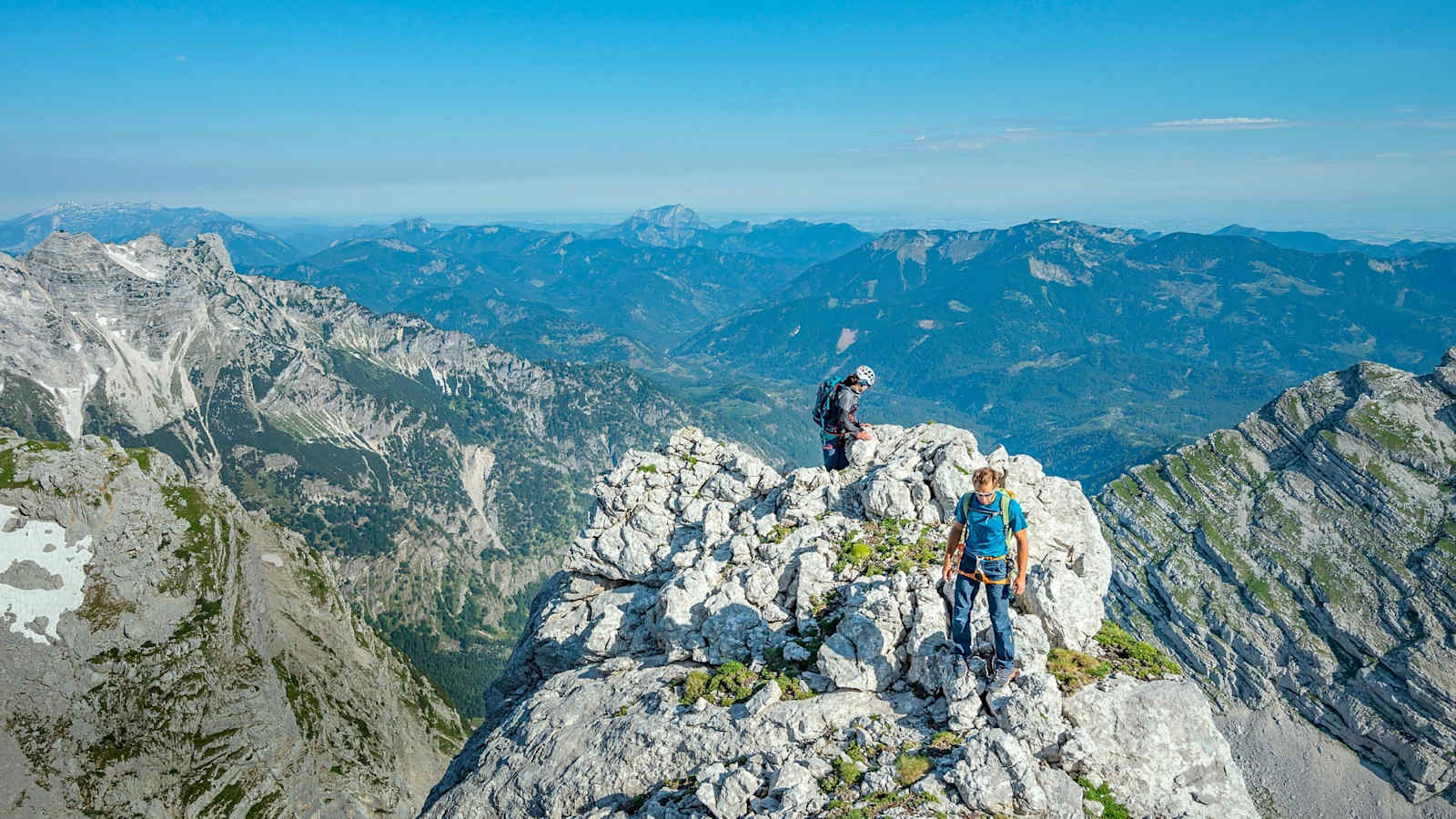 Ausblick auf die Alpenlandschaft.