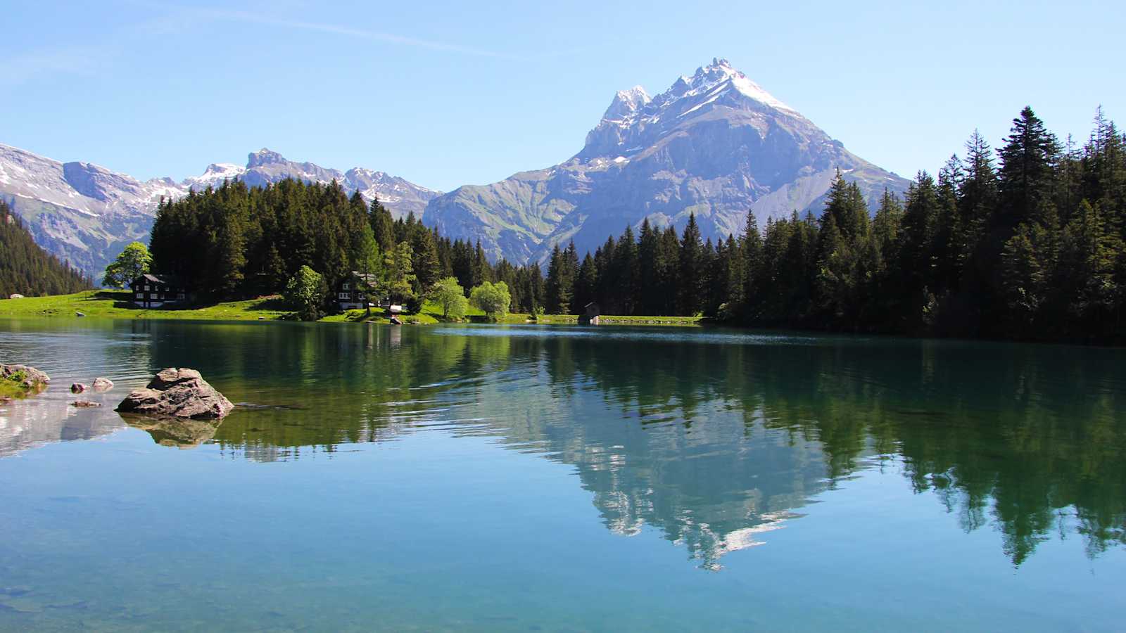 Der Arnisee in den Urner Alpen in der Schweiz