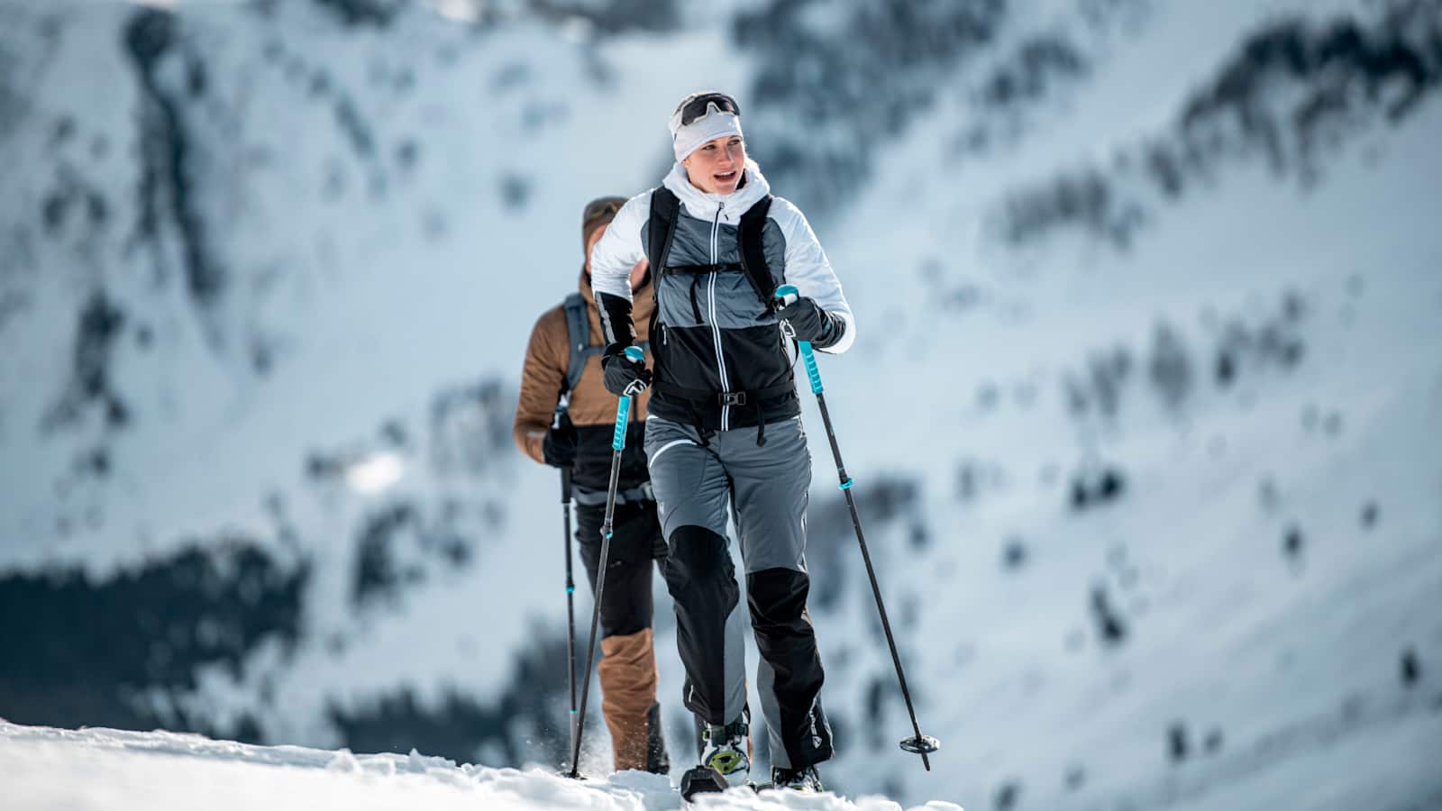 Die funktionelle Ziener Damen Woll-Hybrid Jacke Nacana Lady spendet dank der lavalan® Woll-Wattierung und dem Stormfleece® mit Wolle extra viel Wärme. 
