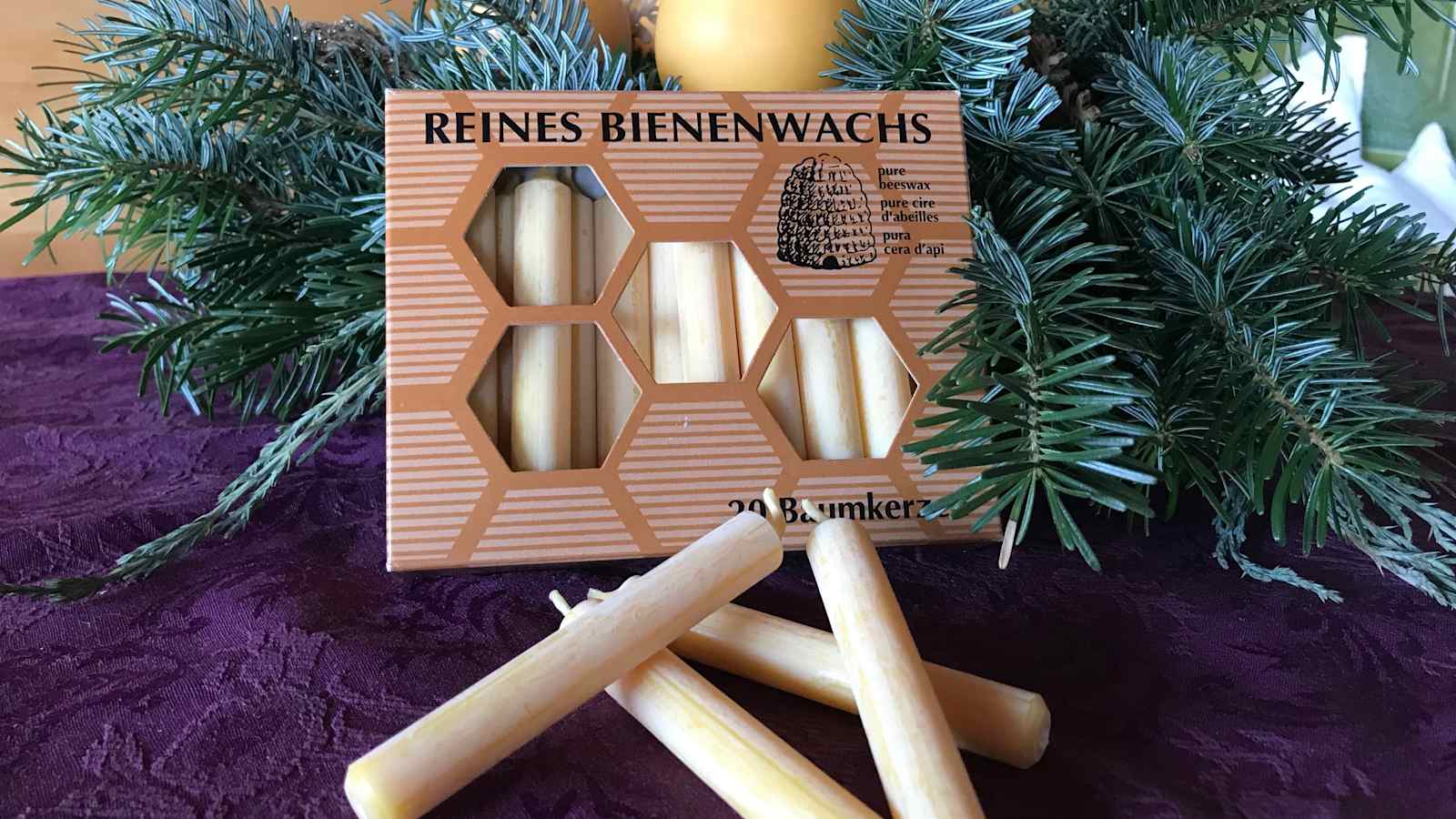 Reine Bienenwachskerzen sind die beste Option und riechen zudem sehr gut.