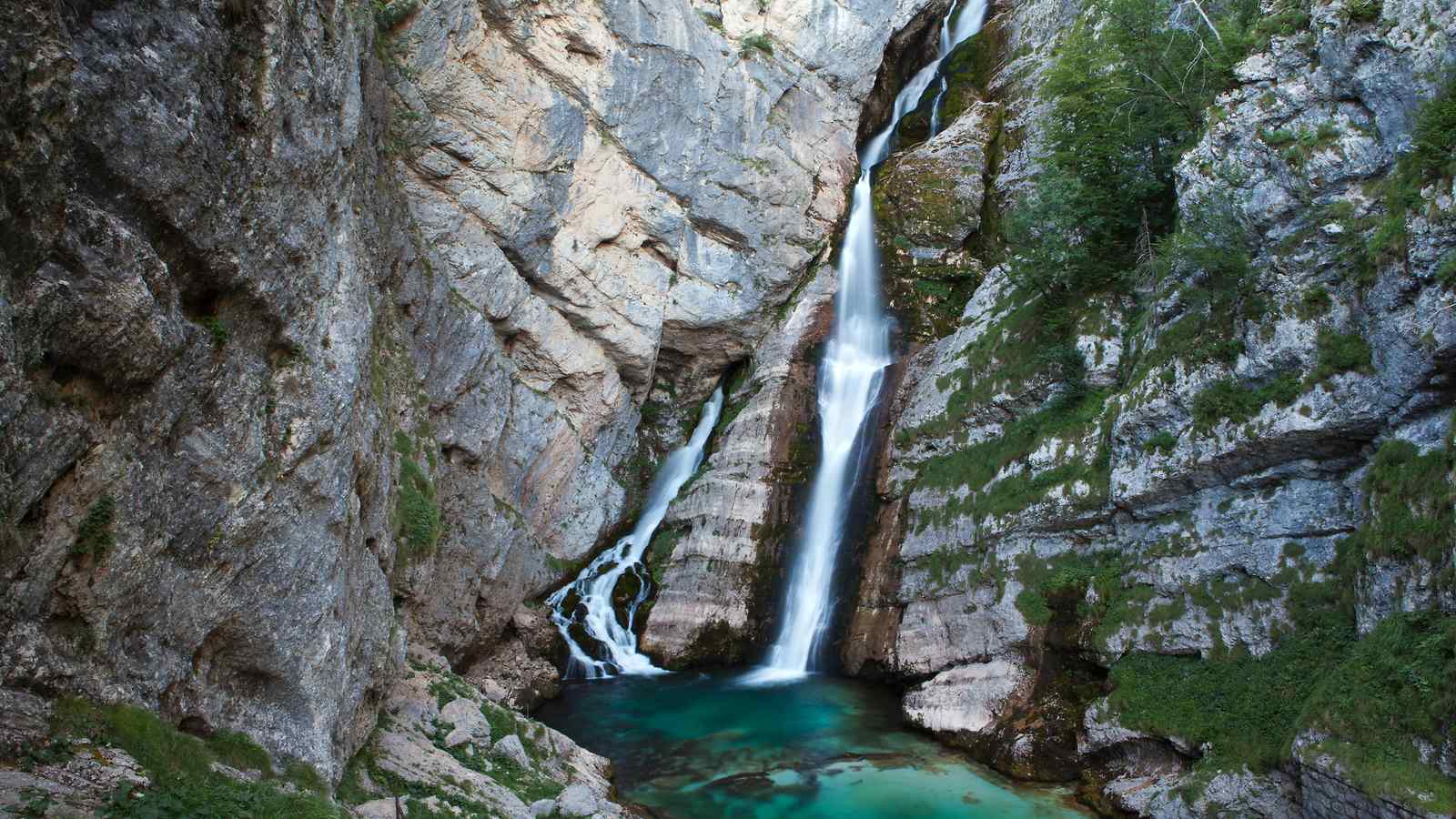 Der schöne Savica-Wasserfall mit seinen 78 Metern ist einer der berühmtesten Wasserfälle Sloweniens.