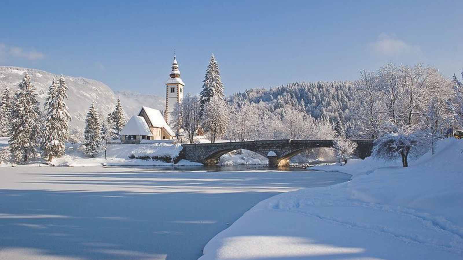 Das tief verschneite Bohinj