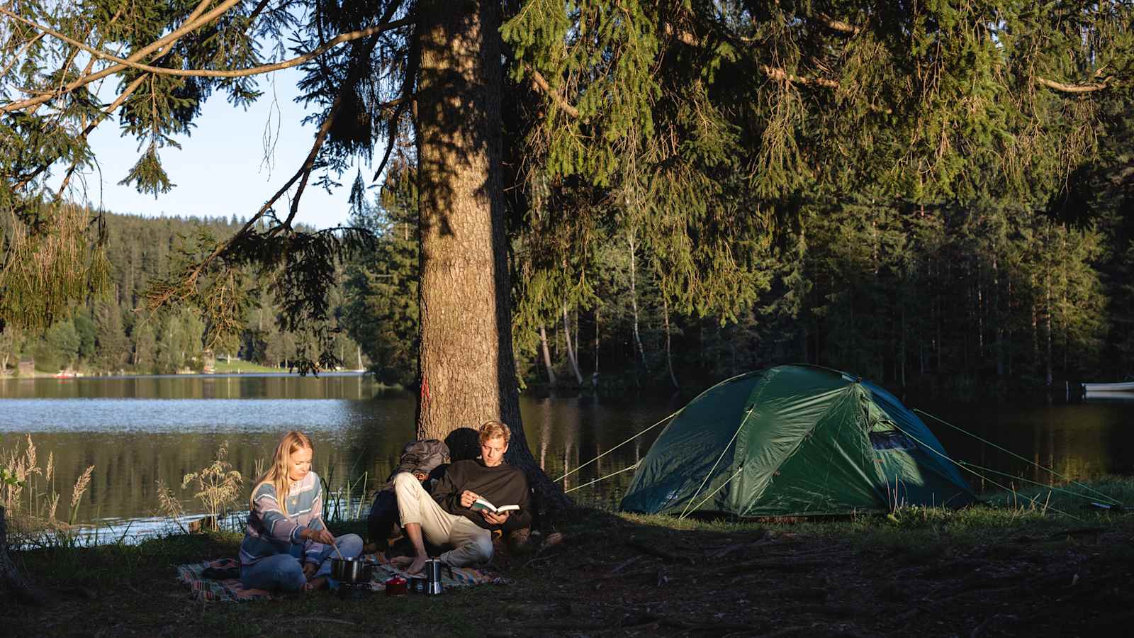 Mit Campervan und Zelt in die Berge oder an den See