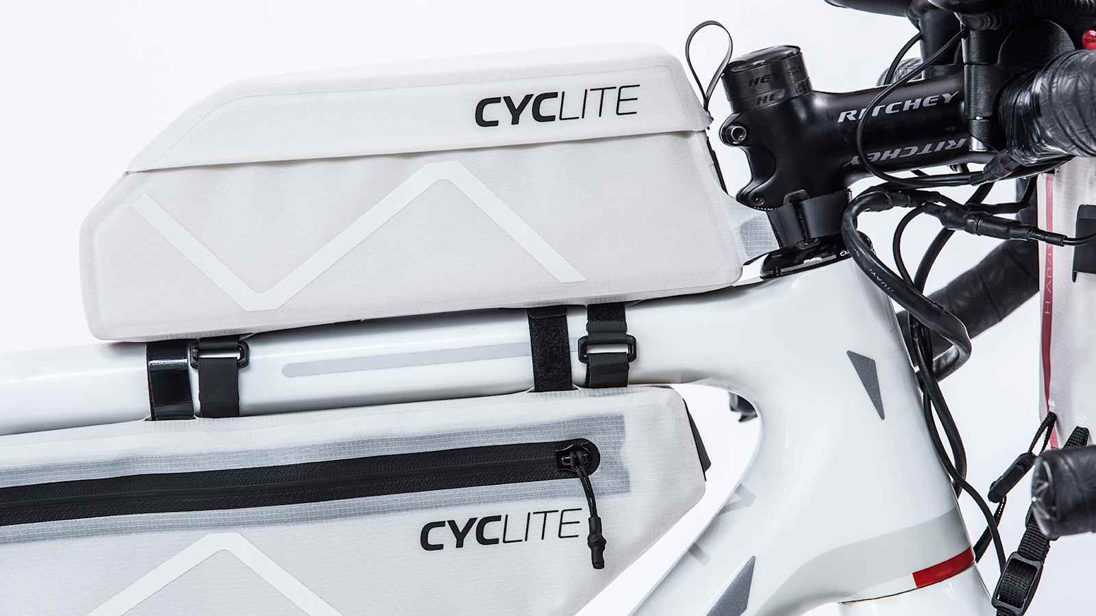 In der Farbe Light Grey sieht die Top Tube Bag 02 von Cyclist besonders stylisch aus.