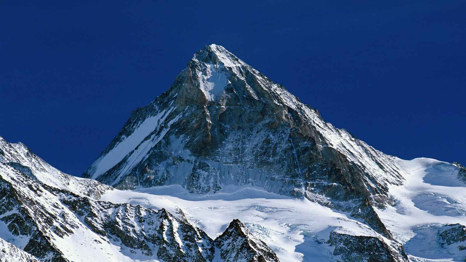 Walliser Alpen: Die Dent Blanche in der Schweiz