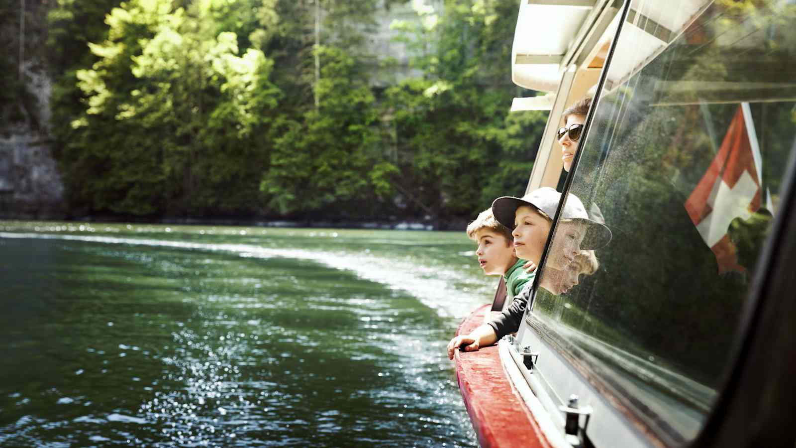 Mit dem Schiff auf dem Lac des Brenets: Der See entstand vor 14.000 Jahren durch einen Felssturz