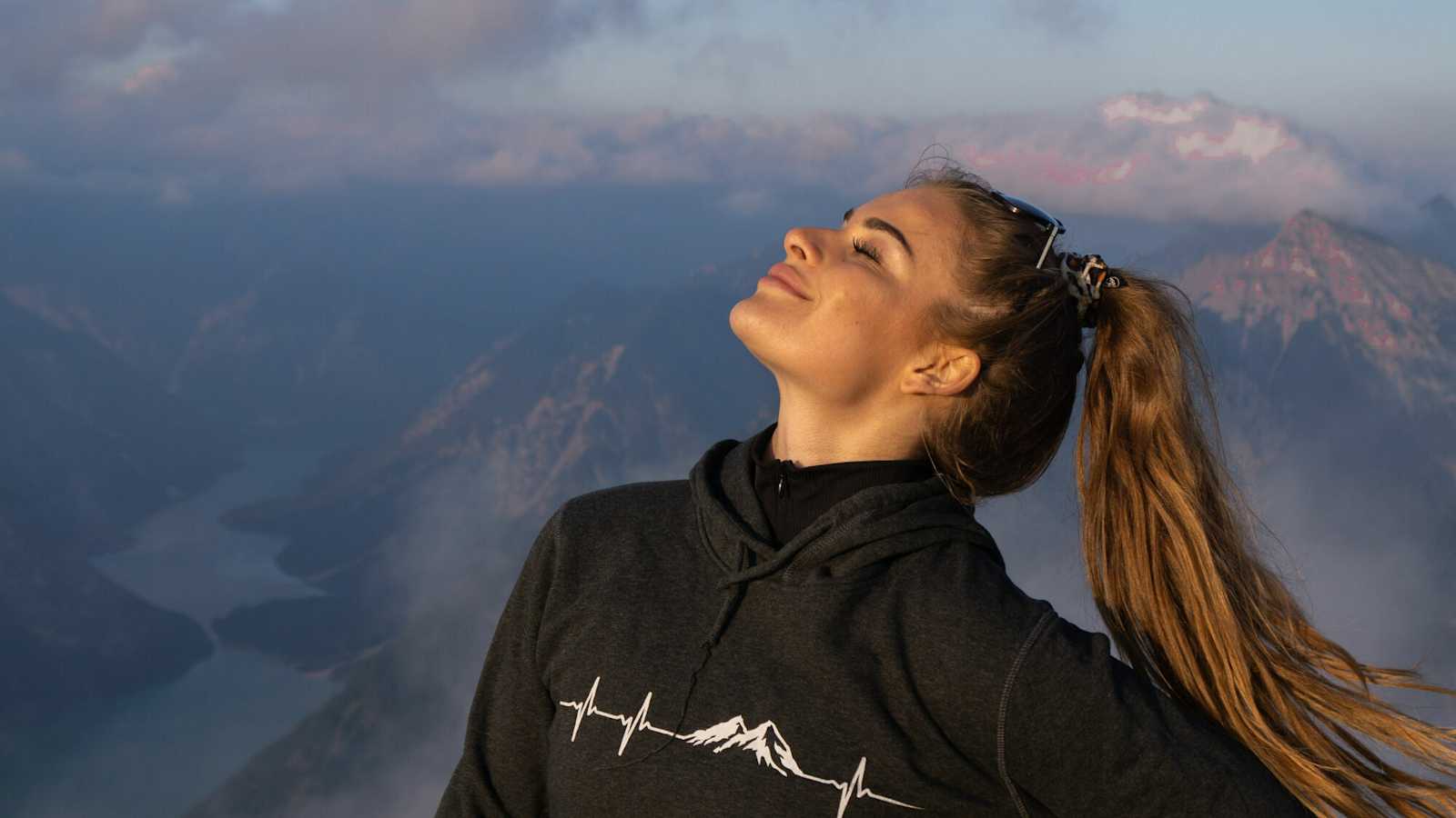 Stefanie Haid teilt auf ihrem Instagram Kanal Fotos von Wanderungen, Skitouren und Reisen