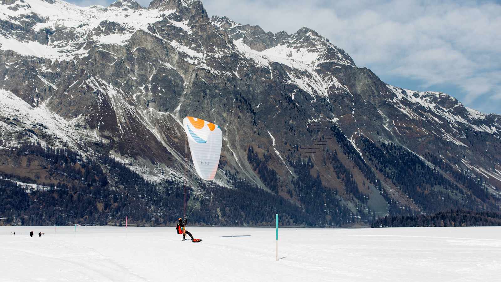 Snowkiter auf dem Silsersee