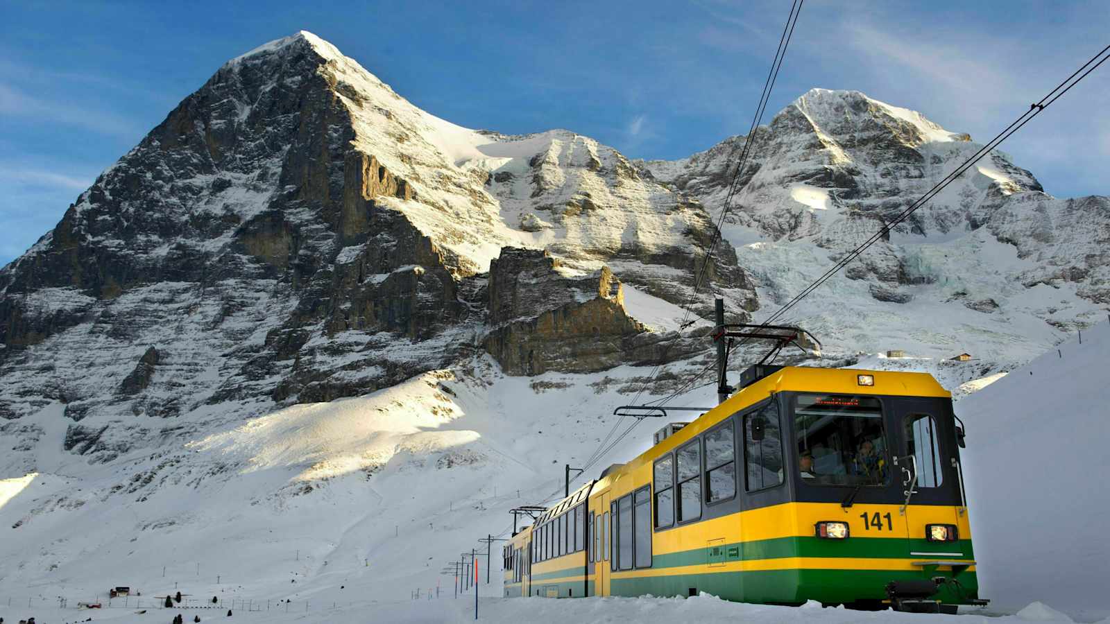 Wengernalpbahn vor der Eiger-Kulisse