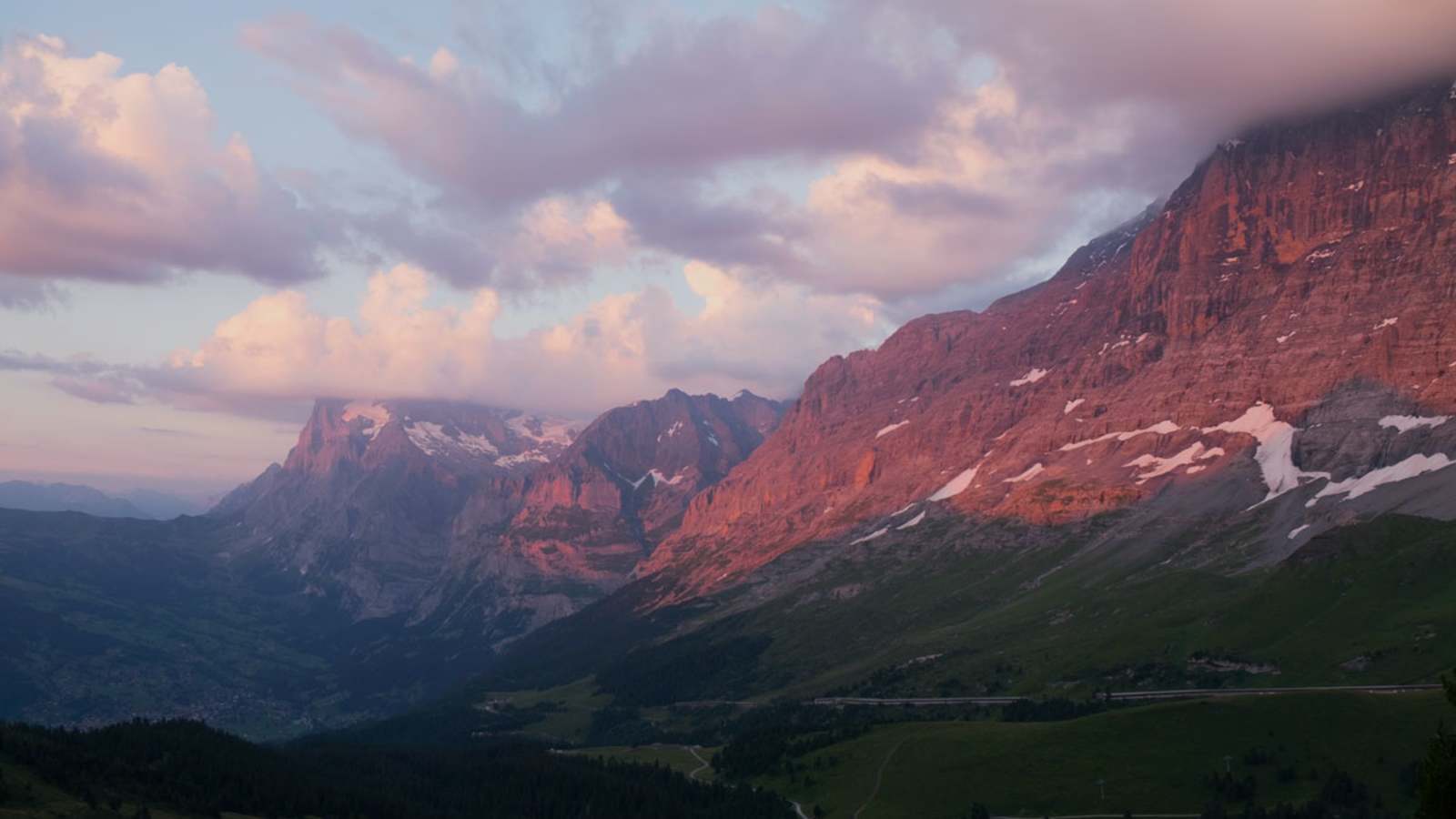 Die Nordwände des Eiger und Wetterhorn letzten Abendlicht