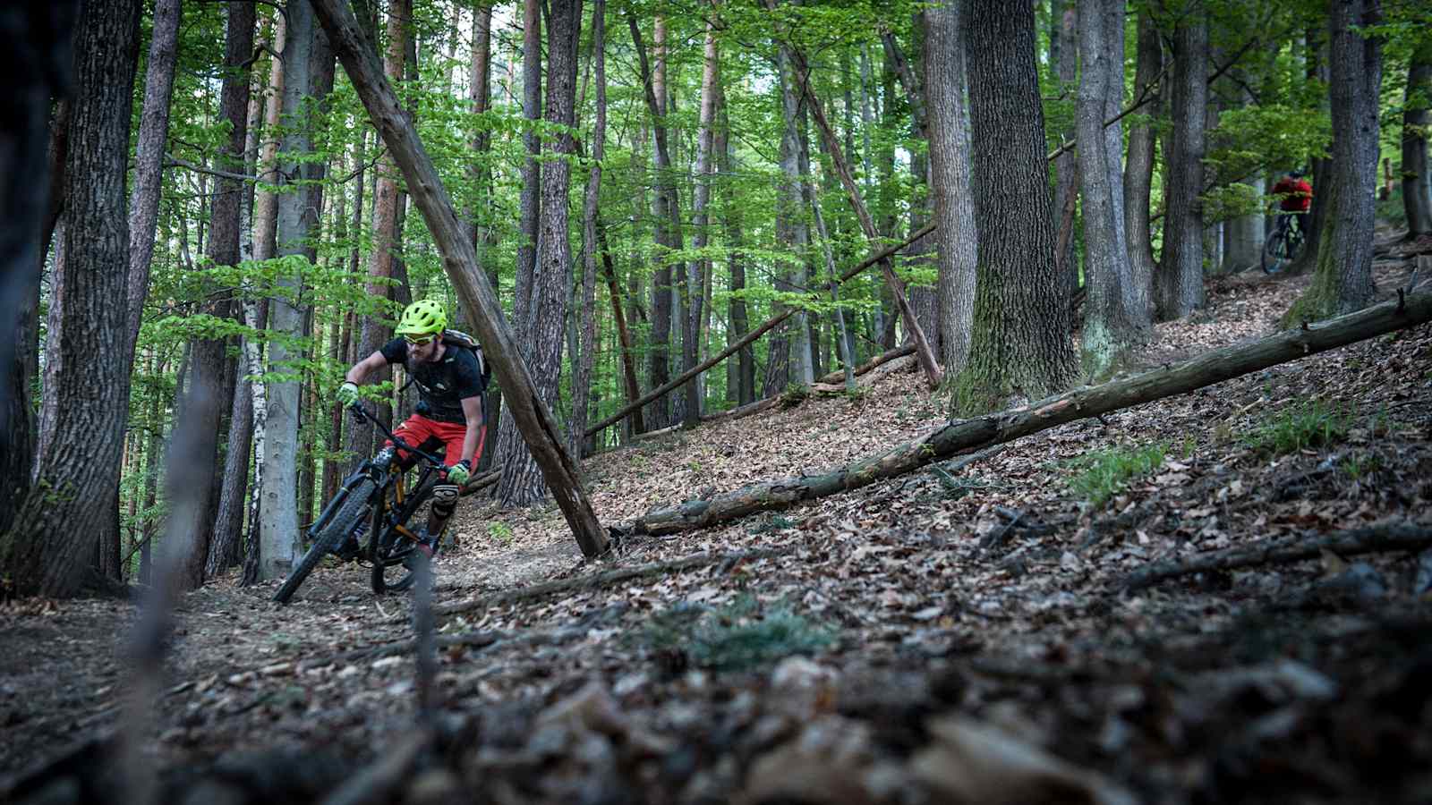 Biken am Enzi-Trail bei Graz in der Steiermark