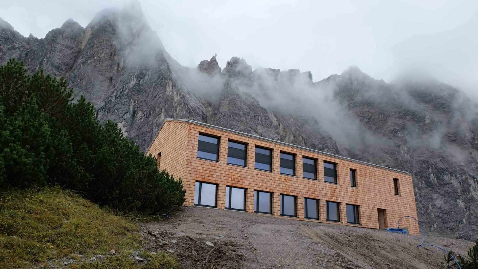 Das Nebengebäude der Falkenhütte wurde komplett neu gebaut.