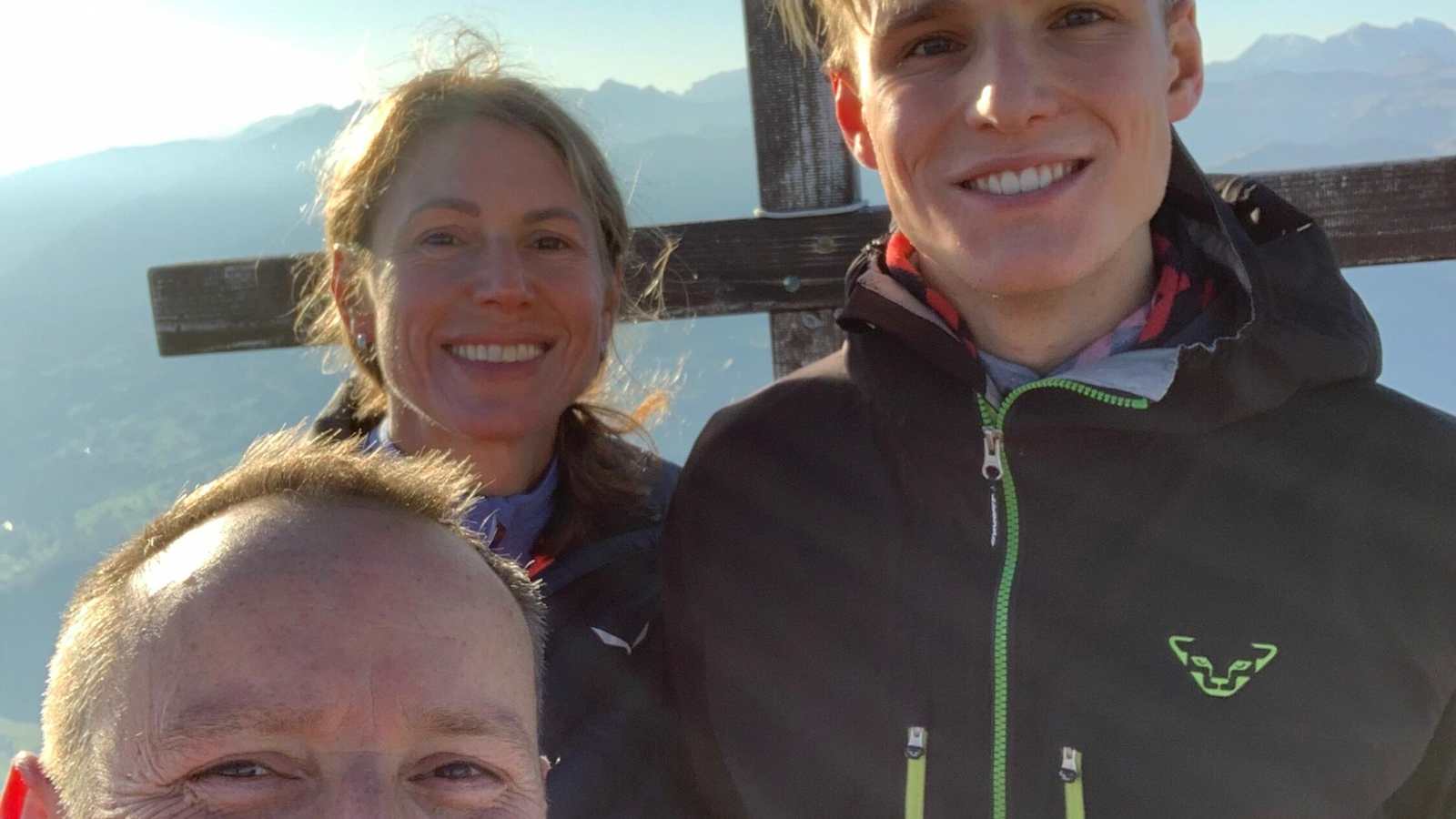 Die Churfirsten-Gipfelstürmer und glückliche Patchwork-Family auf einem Blick (von rechts nach links): Mathis Weber, Janine Streich-Weber und Michel Härtli