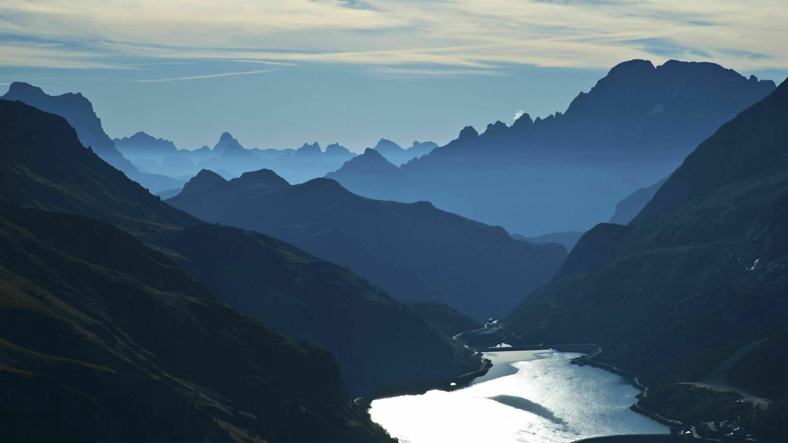 Trentino: Fedaia-Stausee in den Dolomiten