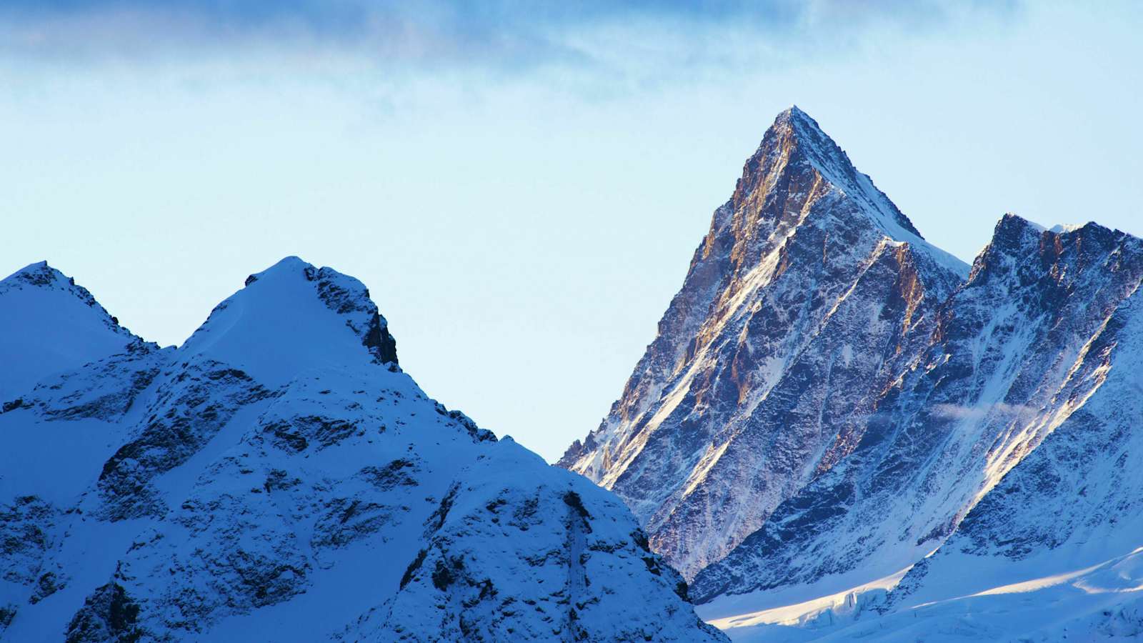 Blick auf das Finsteraarhorn vom Bachsee in den Berner Alpen