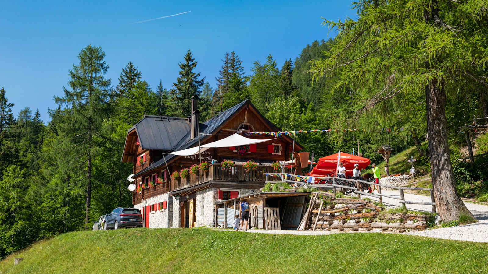 Die Schutzhütte (Rifugio) Luigi Zacchi unterhalb der Großen Ponza 