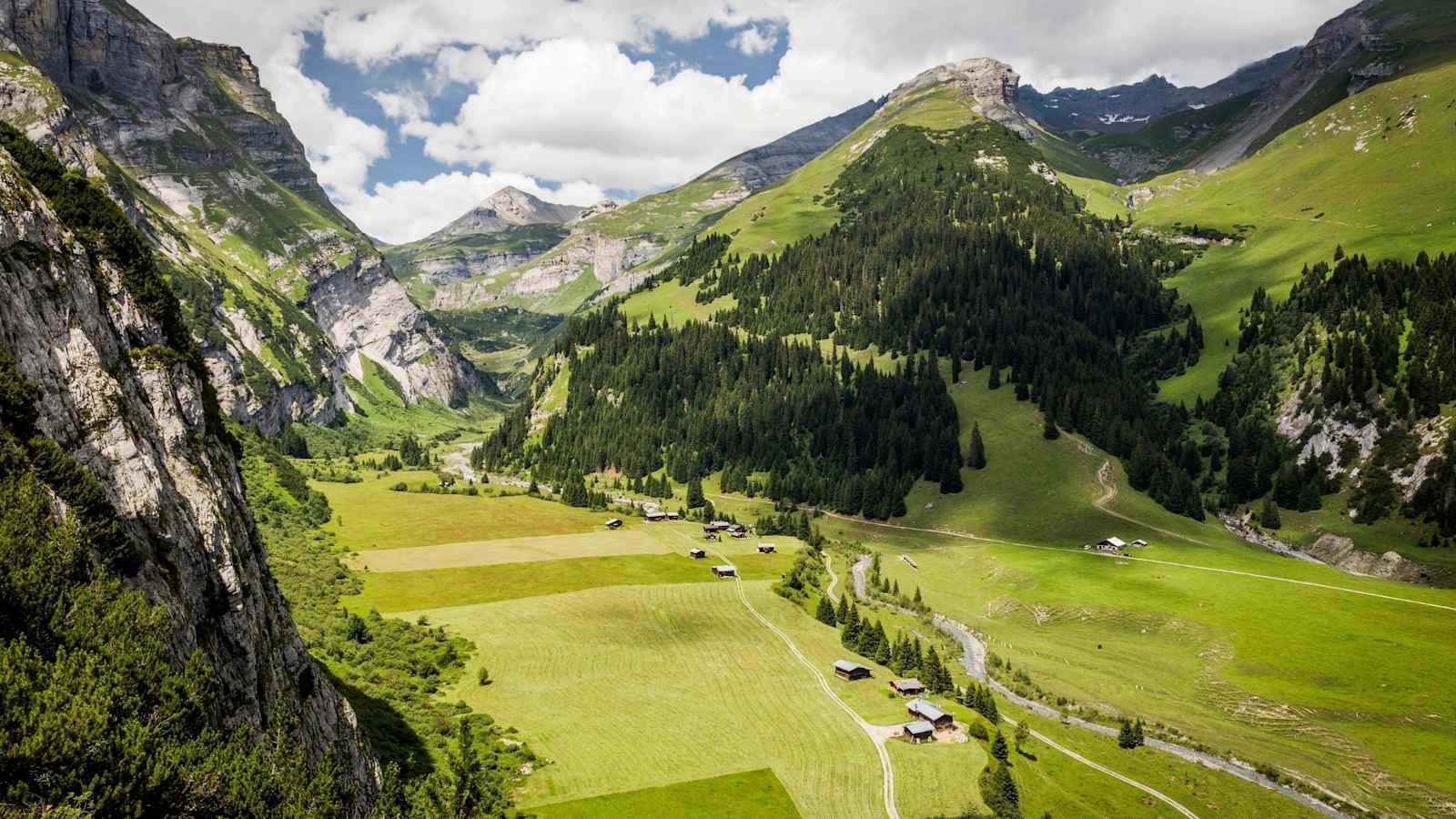 Ausblick auf die Berglandschaft.