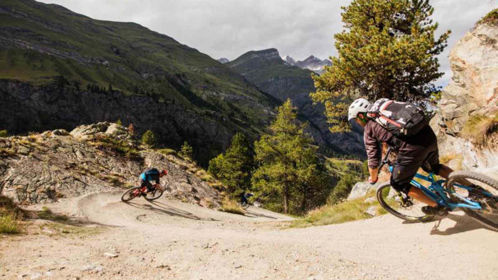 Biken am Moos-Trail bei Zermatt in der Schweiz