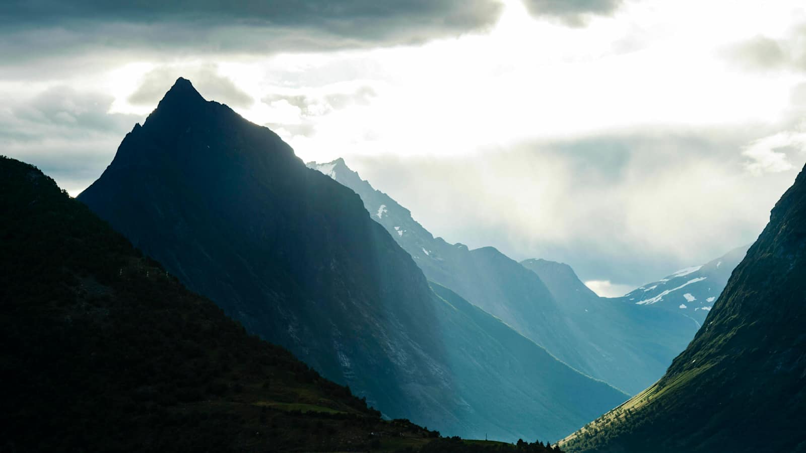 Der mächtige Slogen im Hjørundfjord