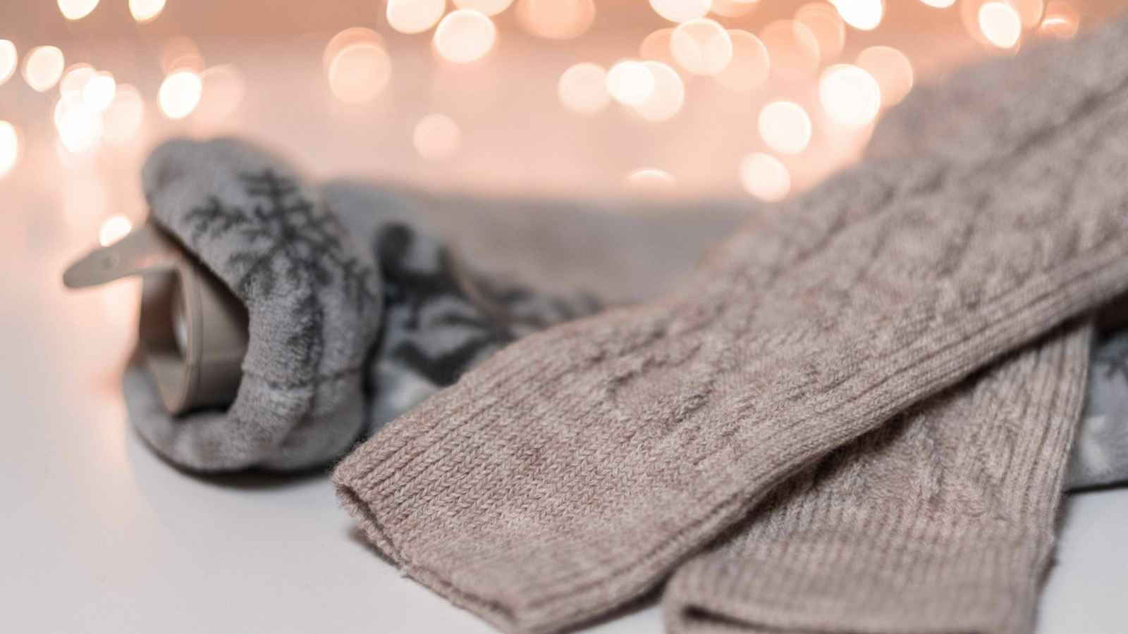 Warme Socken aus Naturmaterialien wirken thermoregulierend.