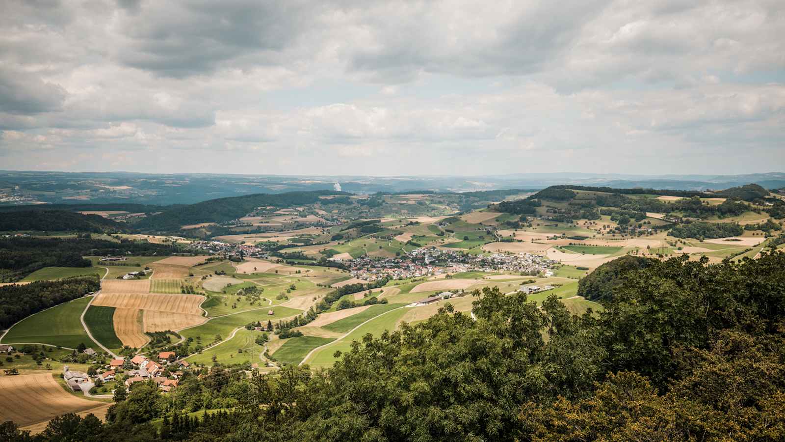 Weiter Blick über das Tal.