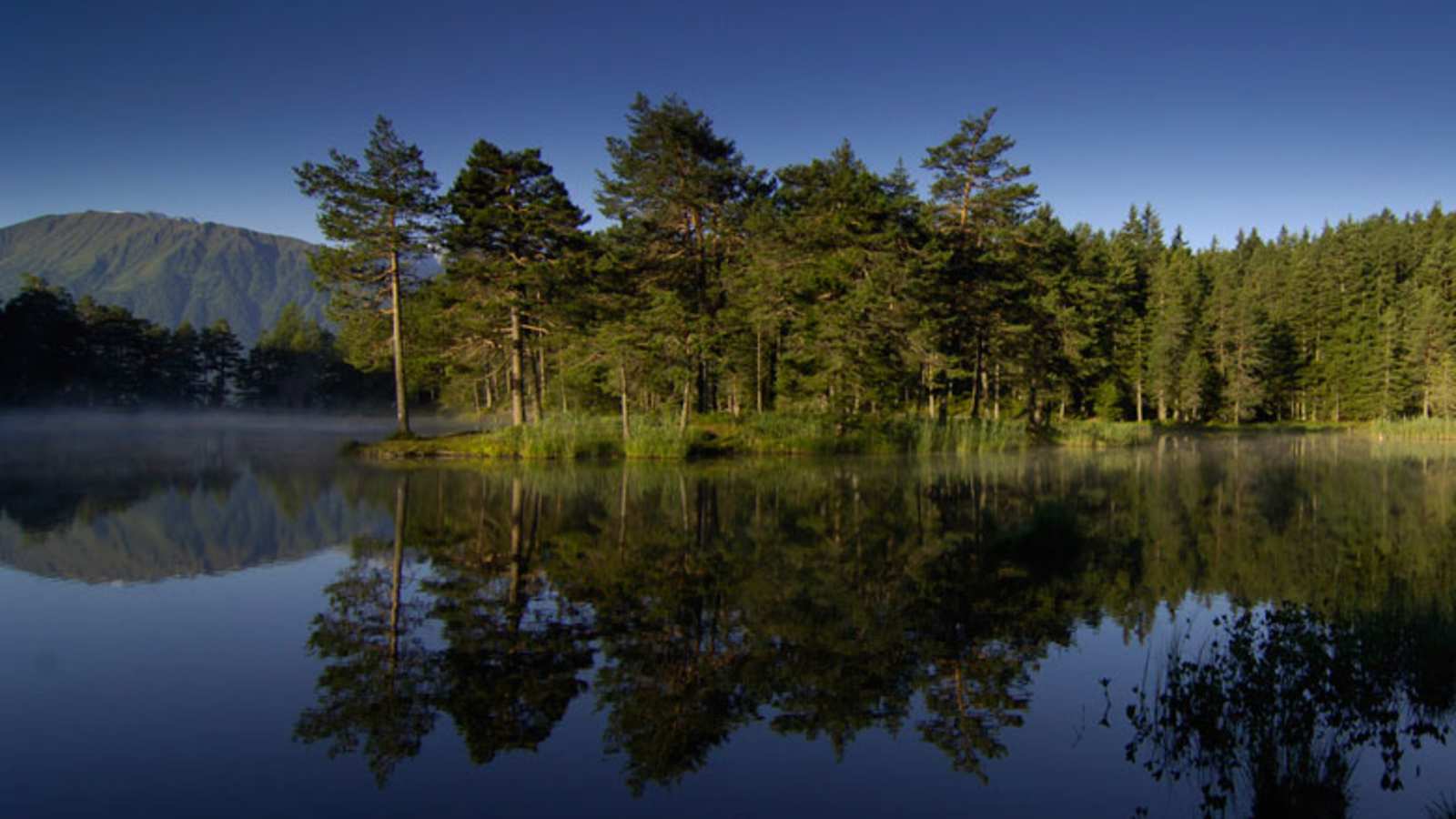 Der Möserer See am Friedenswanderweg Seefeld