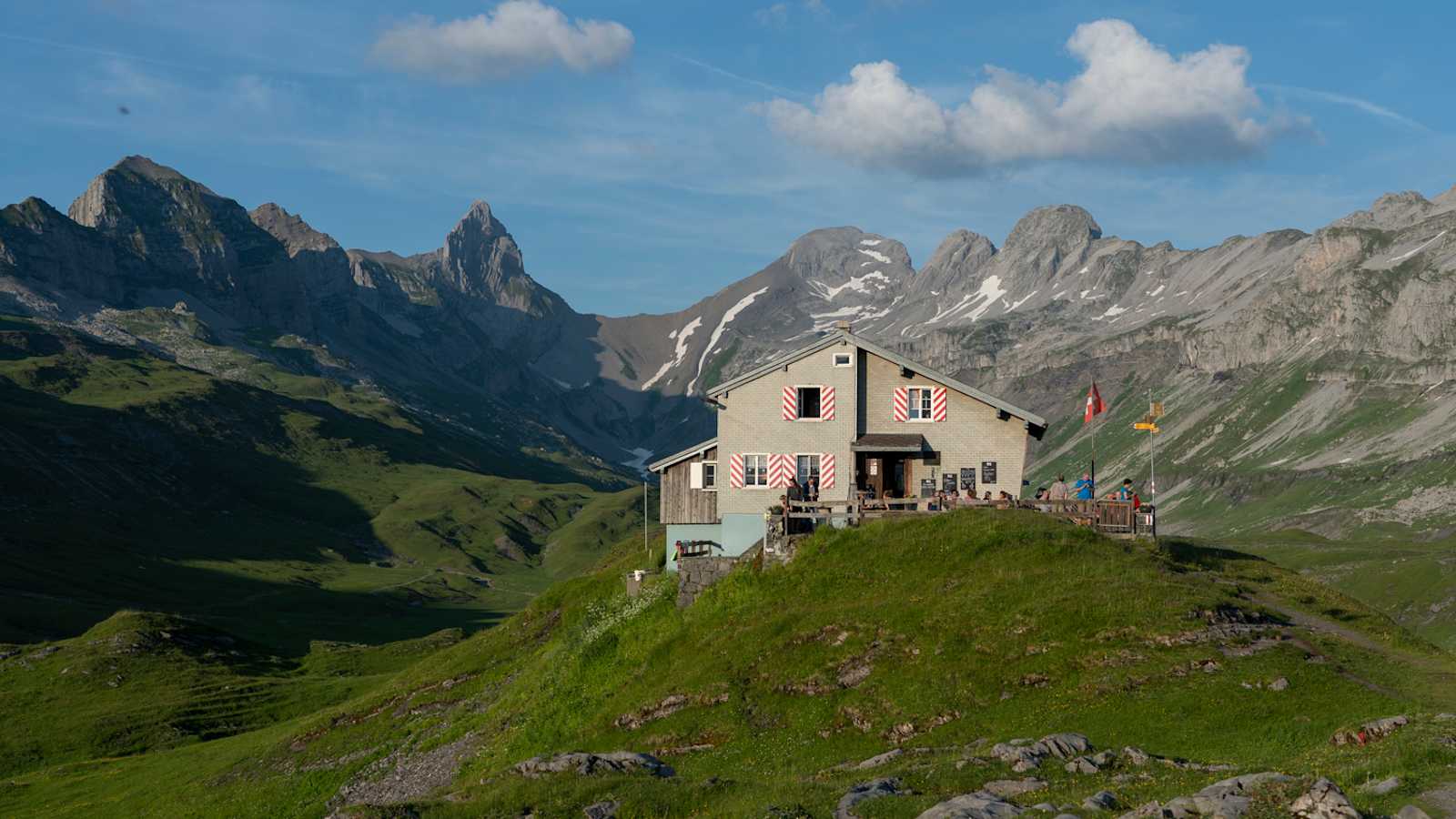 Die Glattalphütte in den Glarner Alpen: Ein ausführliches Portrait findet ihr in der aktuellen Schweizer Ausgabe