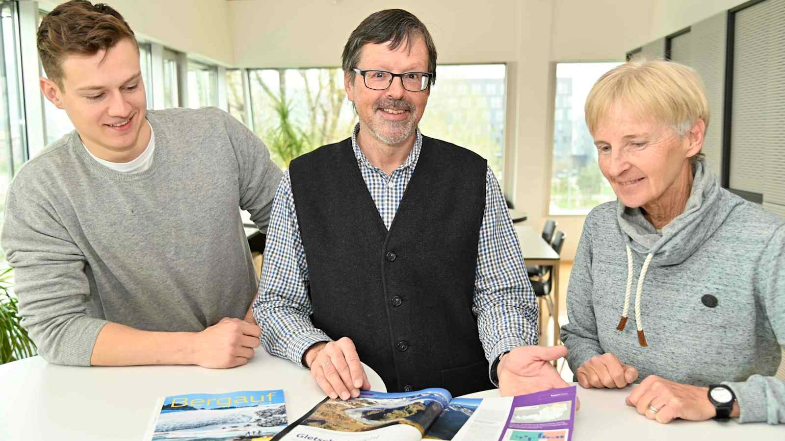 Pressekonferenz 2019: Christian Lieb (Mitarbeiter des Gletschermessdienstes), Dr. Gebhard Karl Lieb (Messleiter) & Dr. Ingrid Hayek (Vizepräsidentin Alpenverein). 