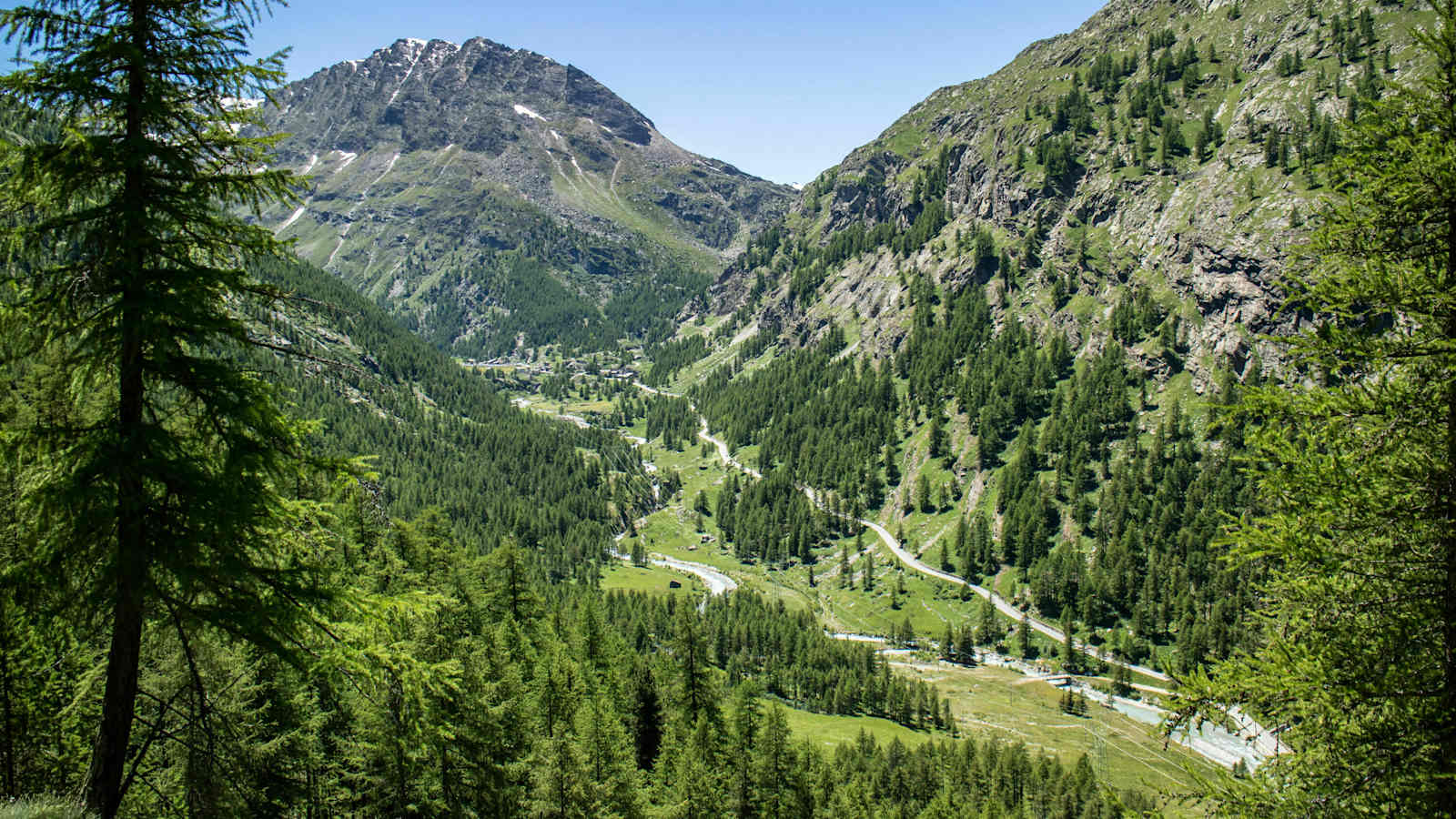 Aufstieg auf den Gran Paradiso: Blick ins Aostatal