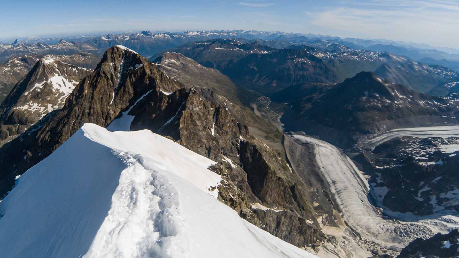 Blick vom Piz Bianco zurück auf den Biancograt