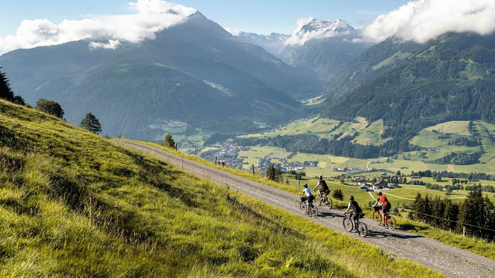 Die Radfahrer in den Kitzbühler Alpen.