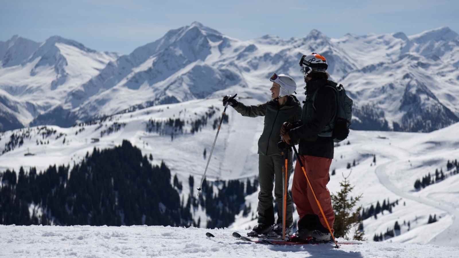 Schauspielerin Kristina Sprenger beim SKifahren