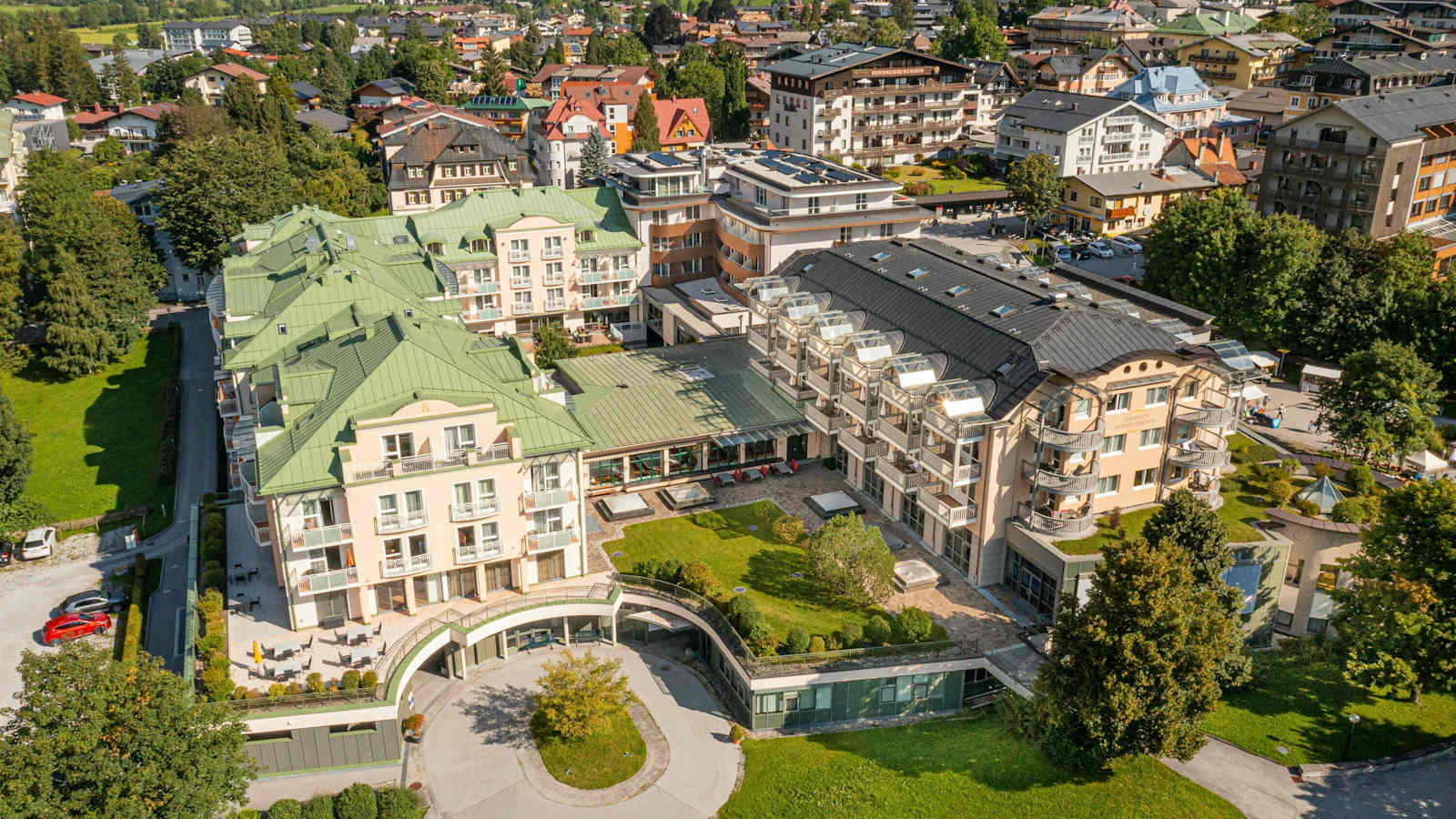 Das Gxund, Aktiv- und Gesundheitsresort in Bad Hofgastein aus der Vogelperspektive