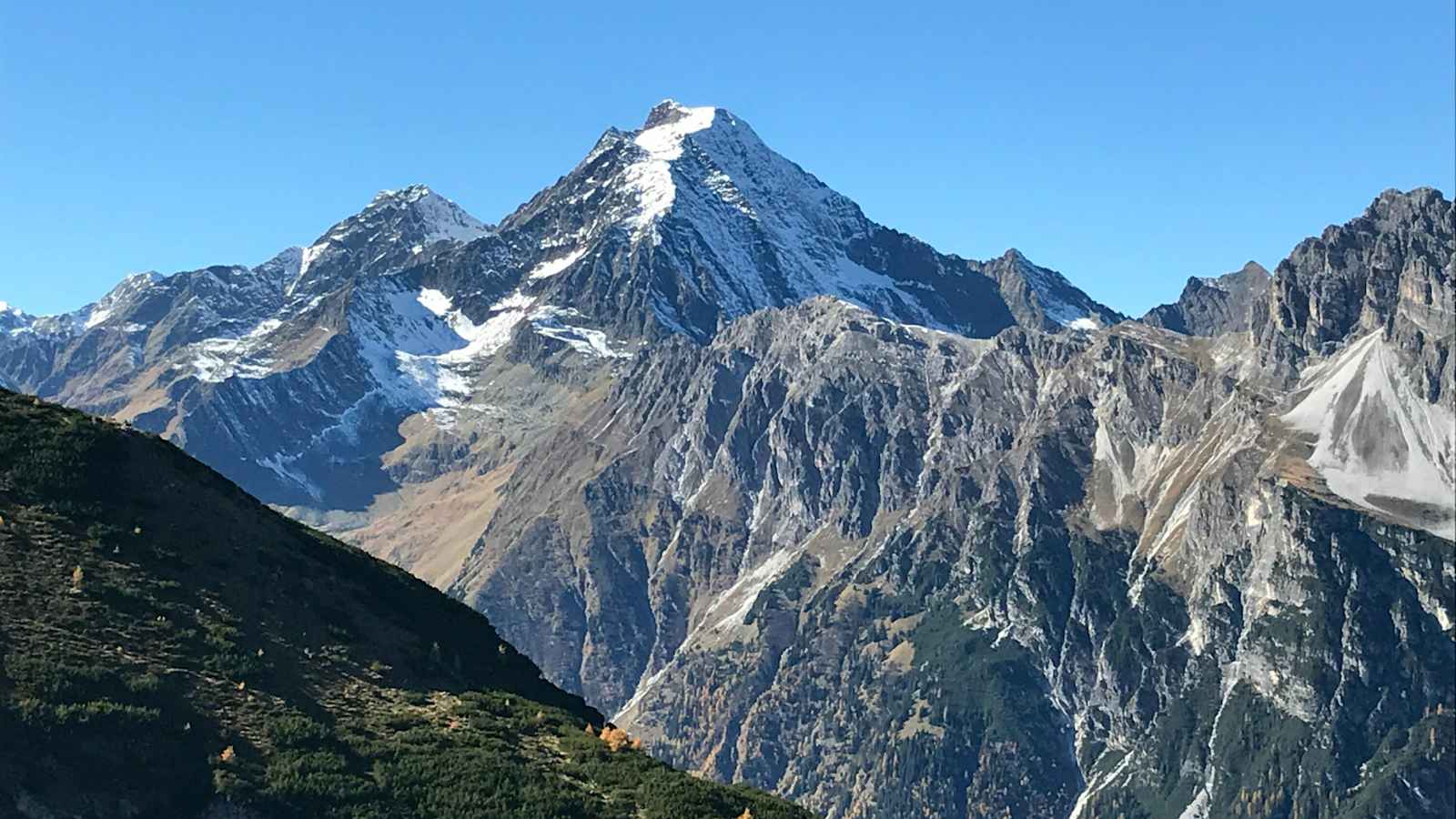 Der Blick auf den Habicht ist einfach genial. 