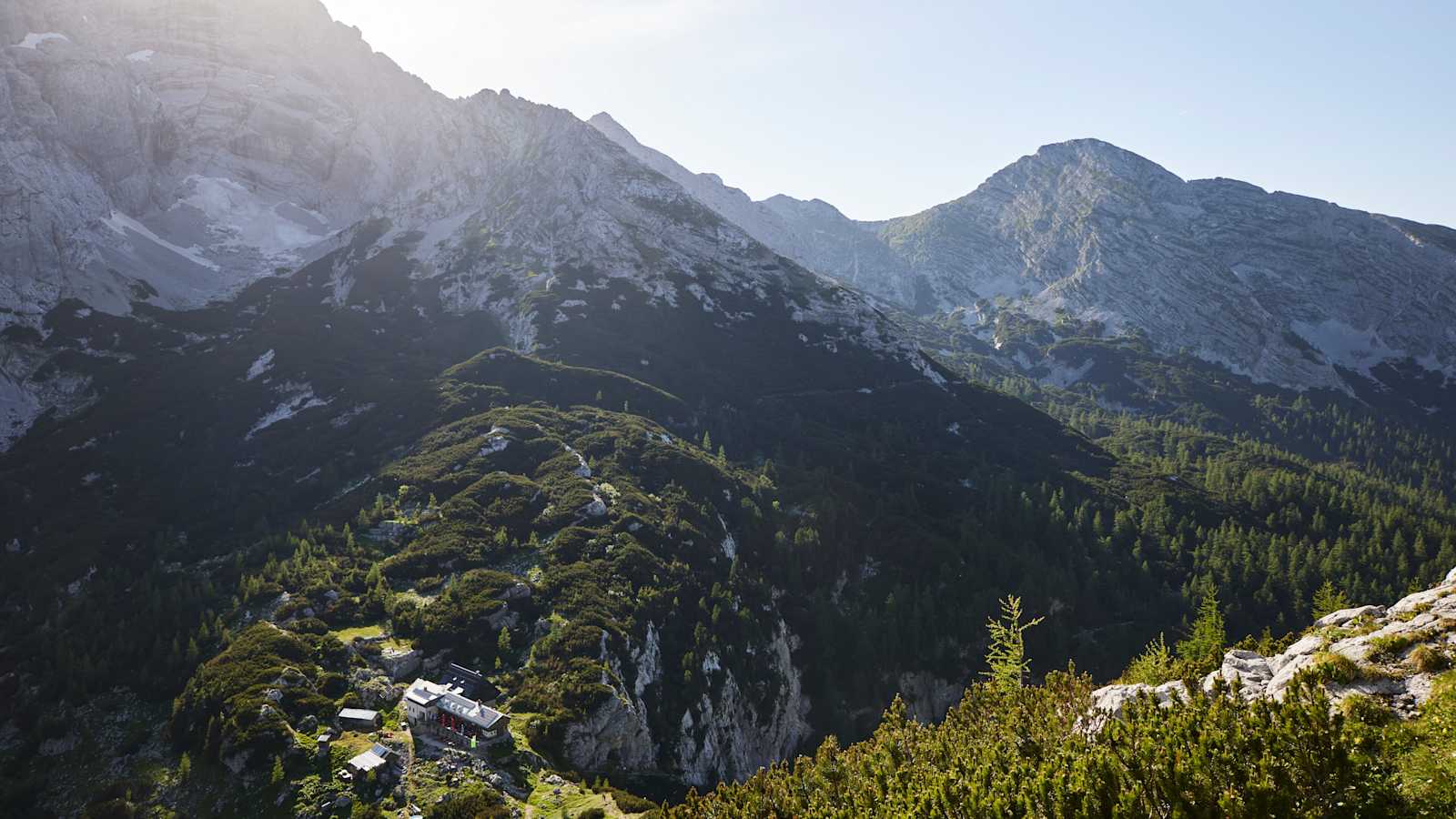 Luftaufnahme der Hesshütte im Gesäuse