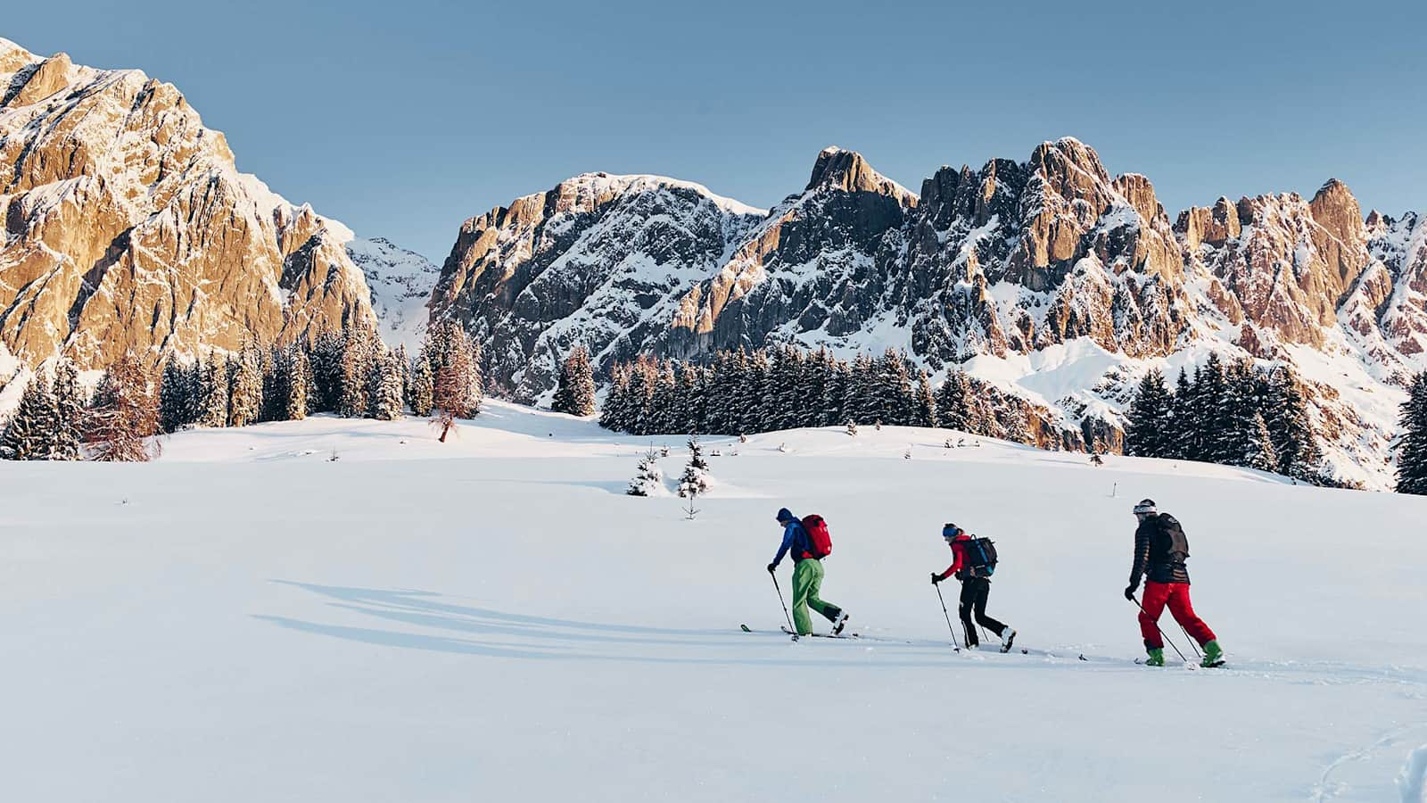 Die Skitourengruppe beim Aufstieg.