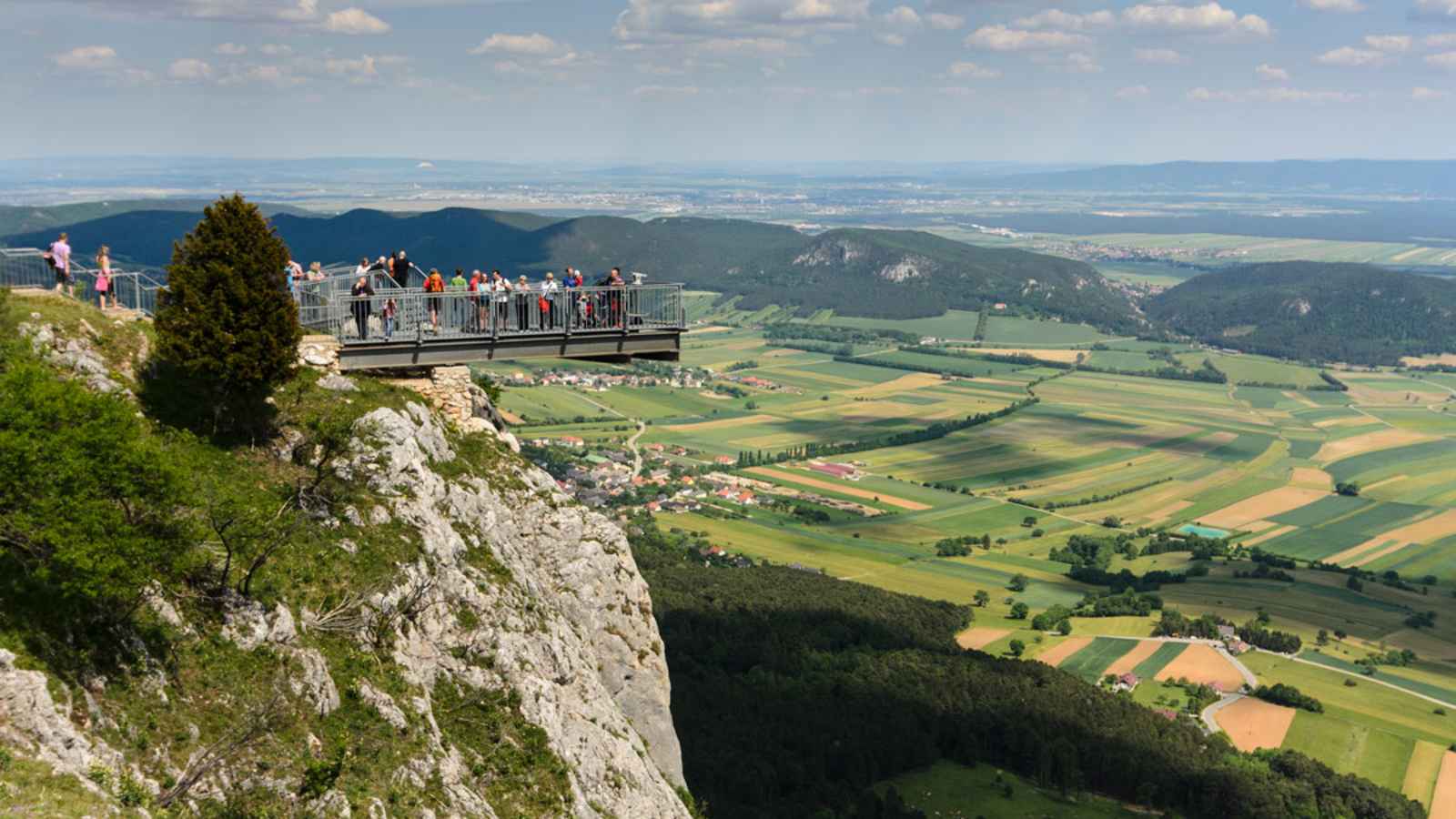 Blick vom Startplatz der Drachenflieger über den Skywalk