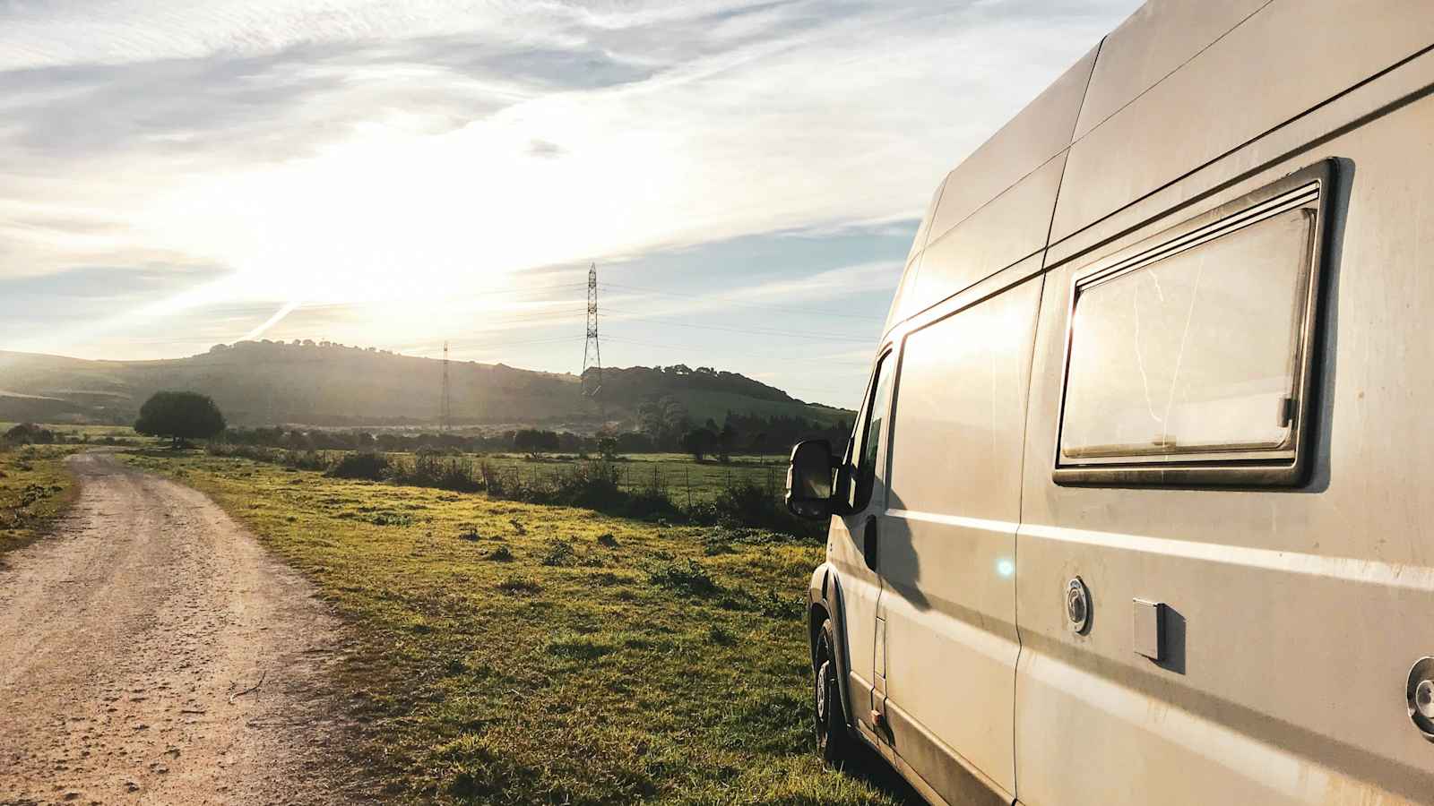 Der nachträgliche Einbau von Dach- und Seitenfenstern ist kostengünstig, aber erfordert handwerkliches Geschick und Geduld